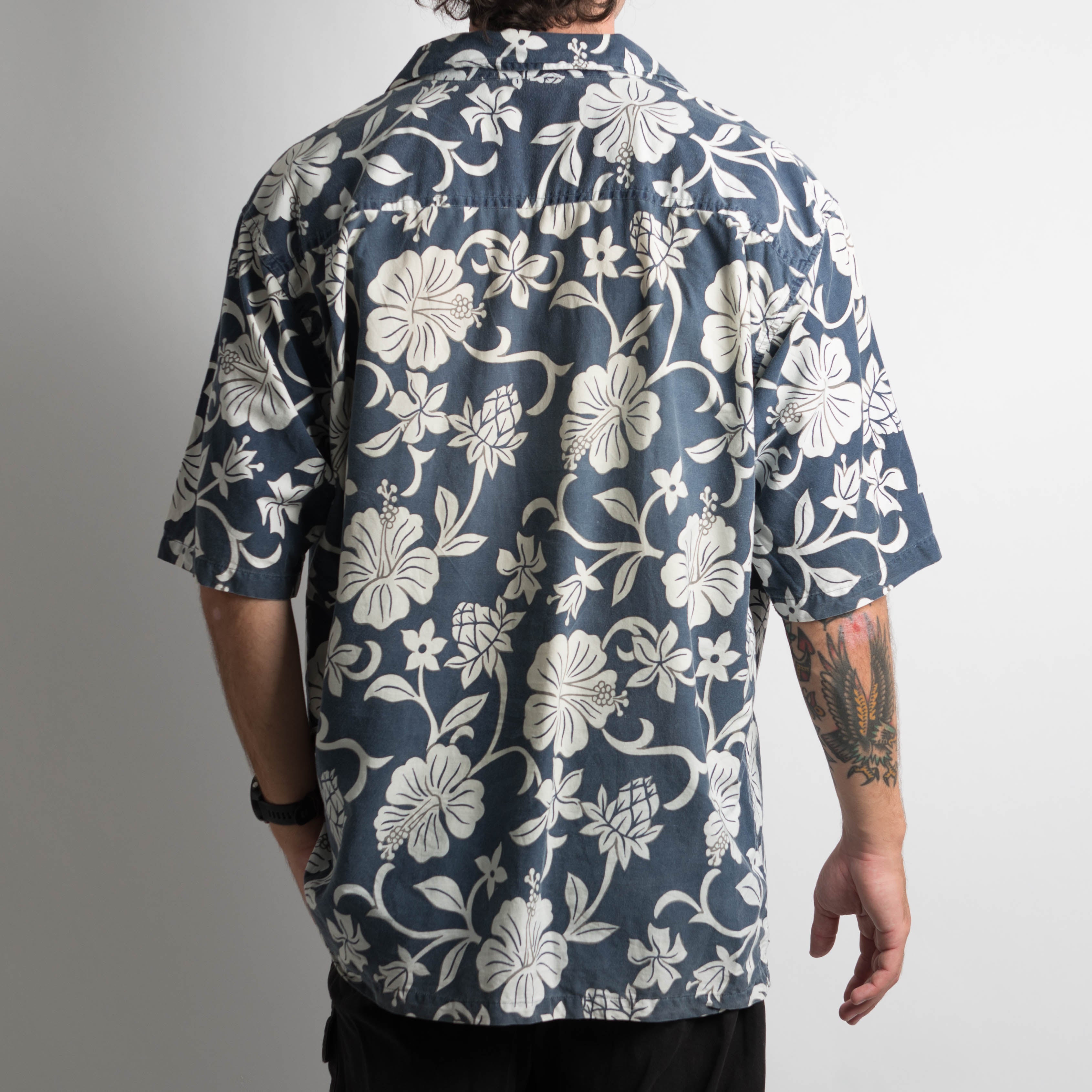 NAVY FLORAL BUTTON UP SHIRT