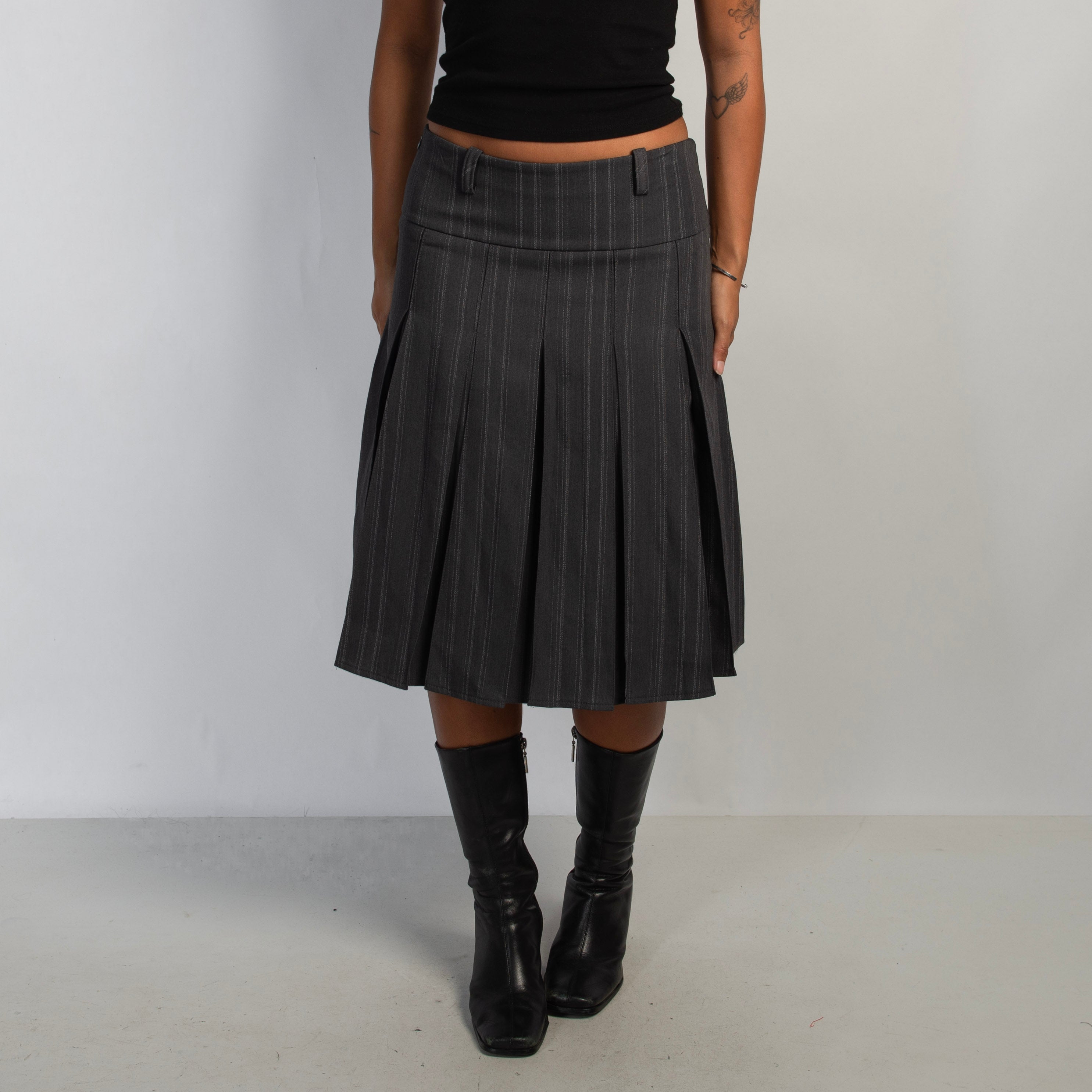 GREY STRIPE PLEAT SKIRT