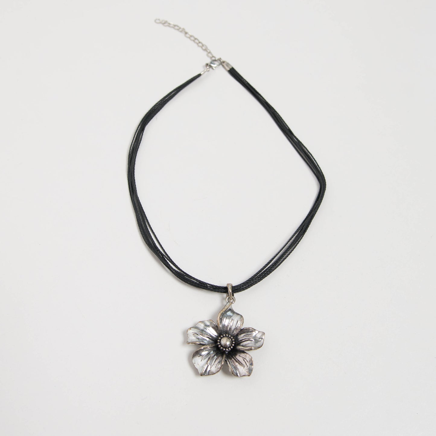 COLLIER PENDENTIF FLEUR EN MÉTAL