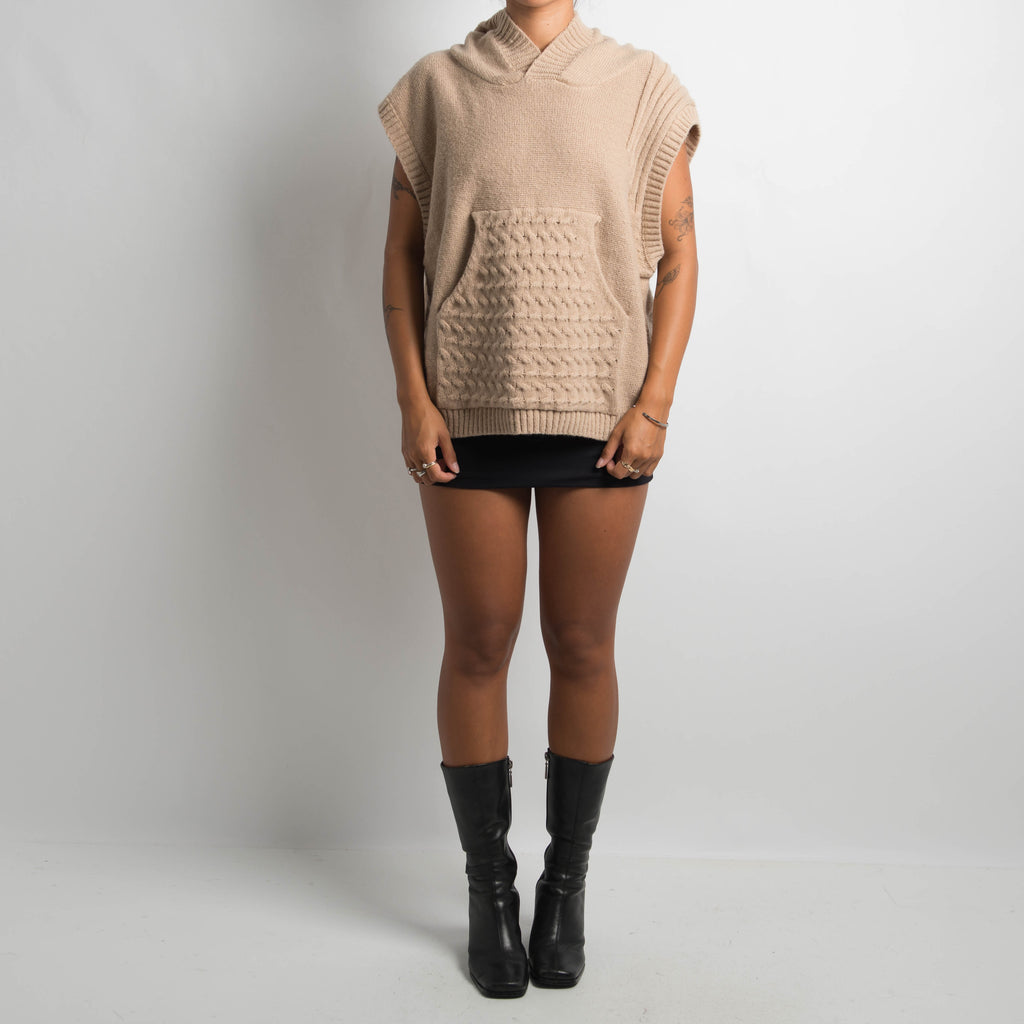 SLEEVELESS HOODED KNIT VEST