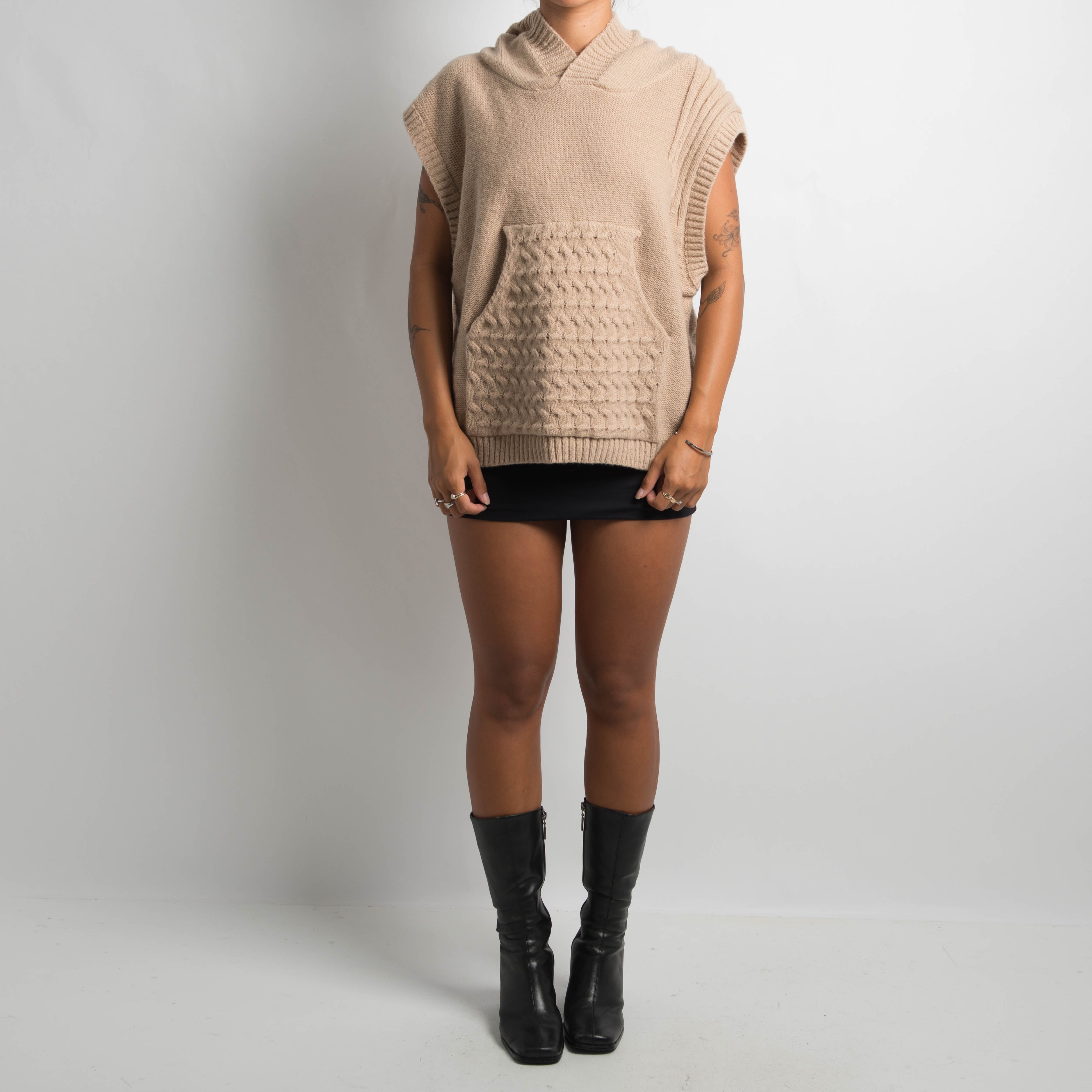 SLEEVELESS HOODED KNIT VEST