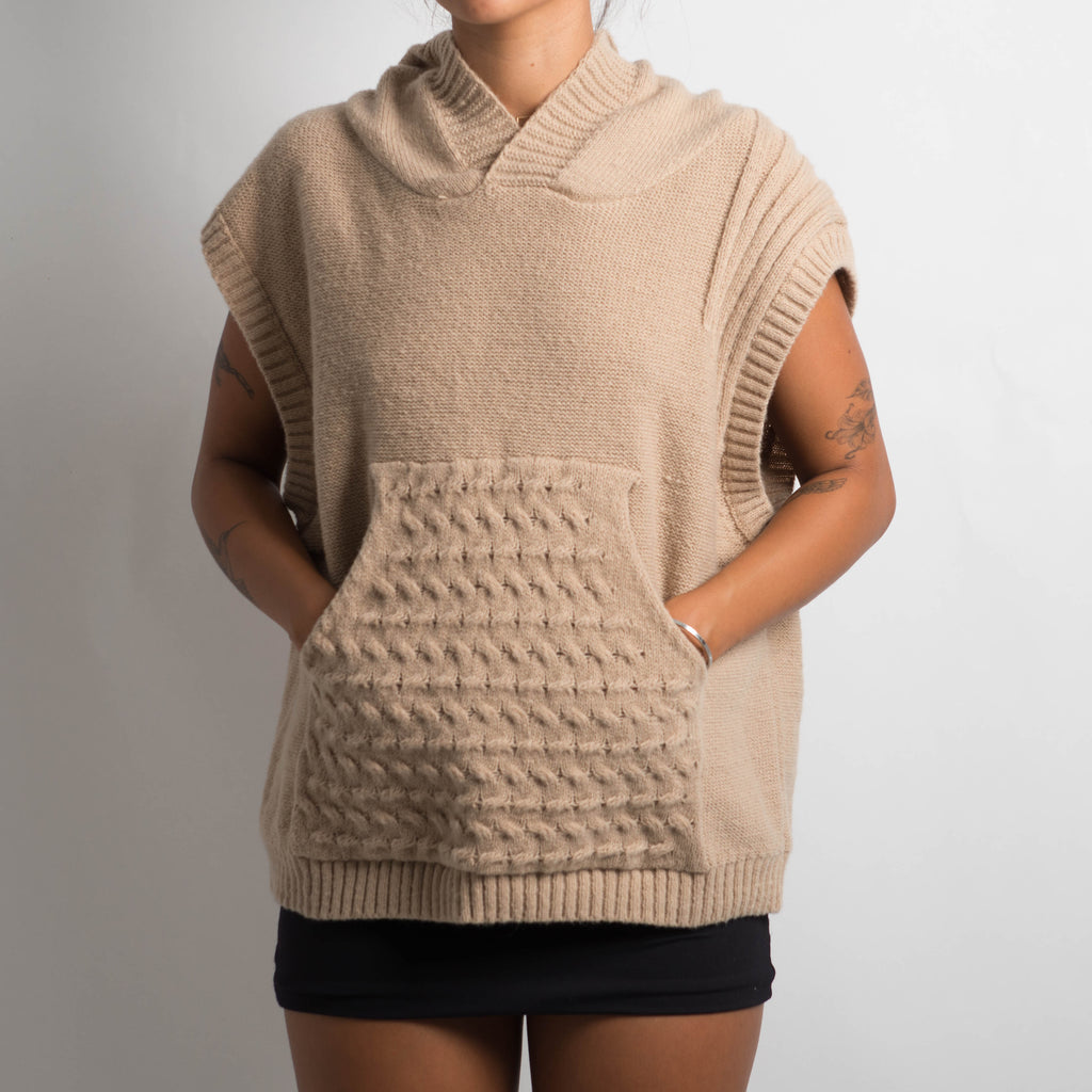 SLEEVELESS HOODED KNIT VEST