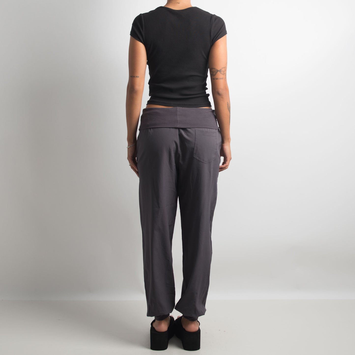 PANTALON GRIS METALLIQUE