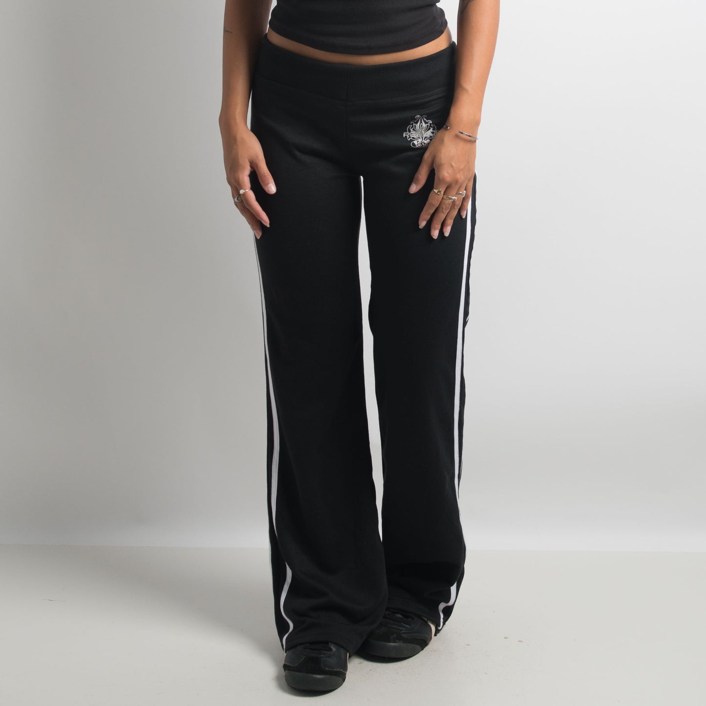 BLACK BOOTCUT SWEATPANTS