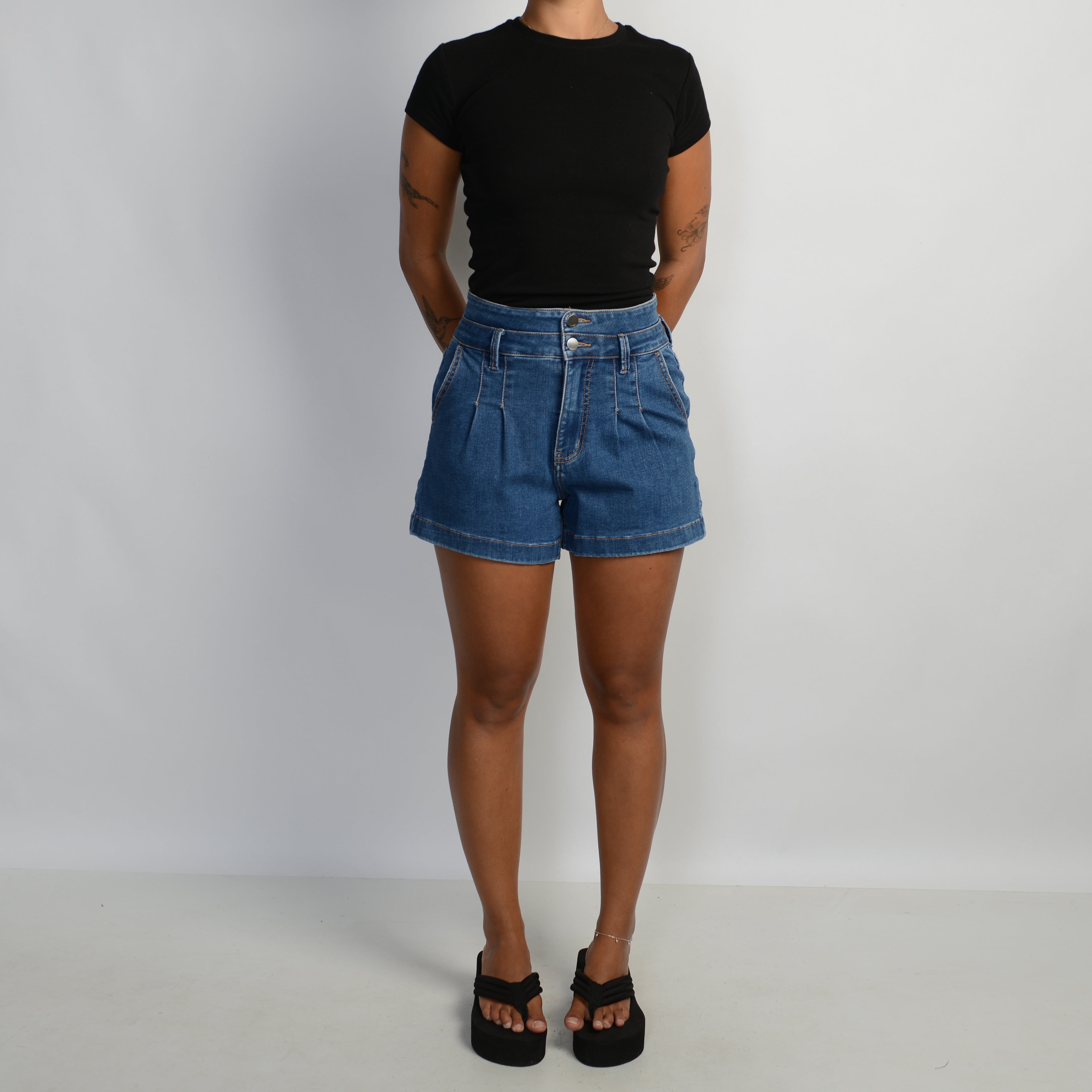 DENIM PLEATED SHORTS