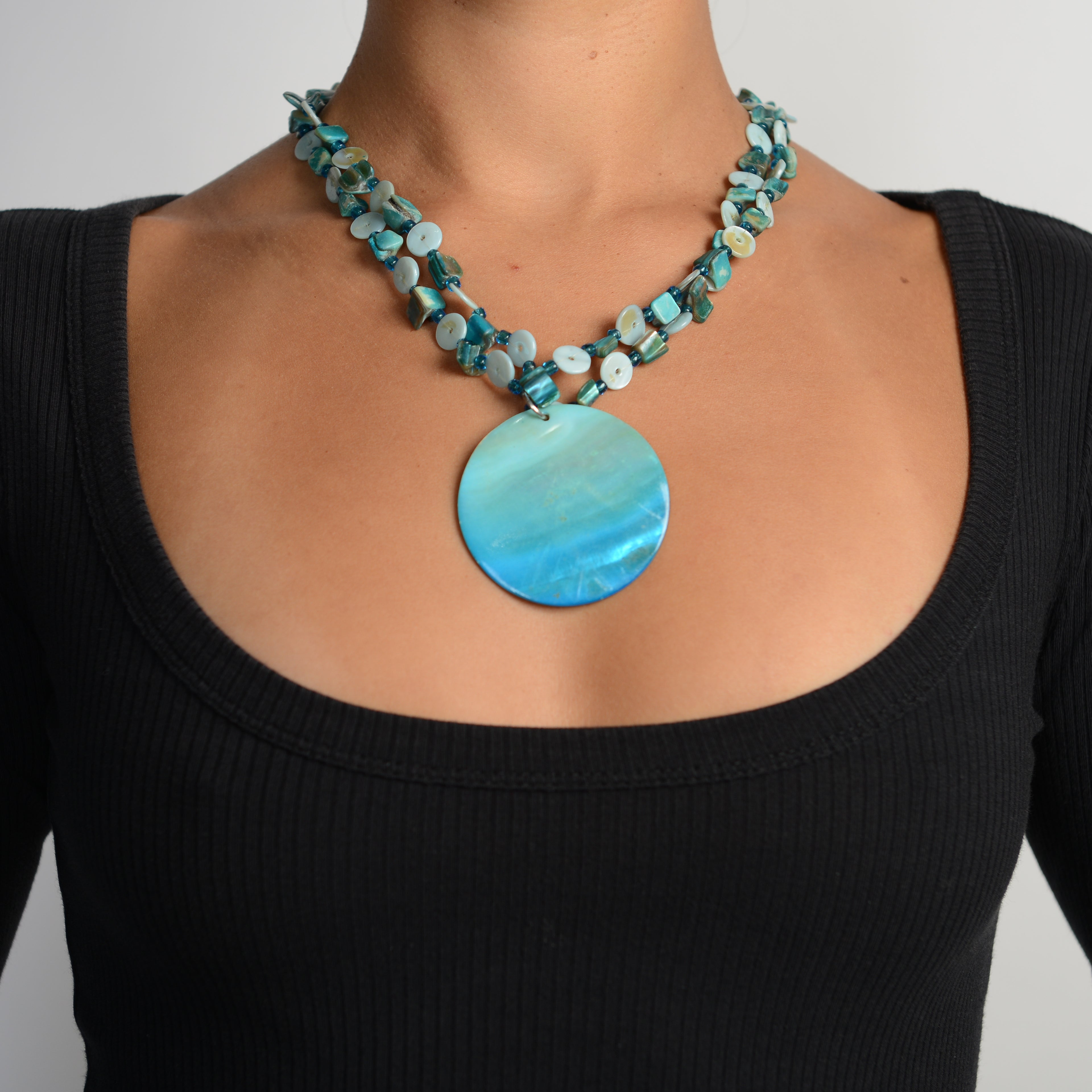 BLUE BUTTON NECKLACE