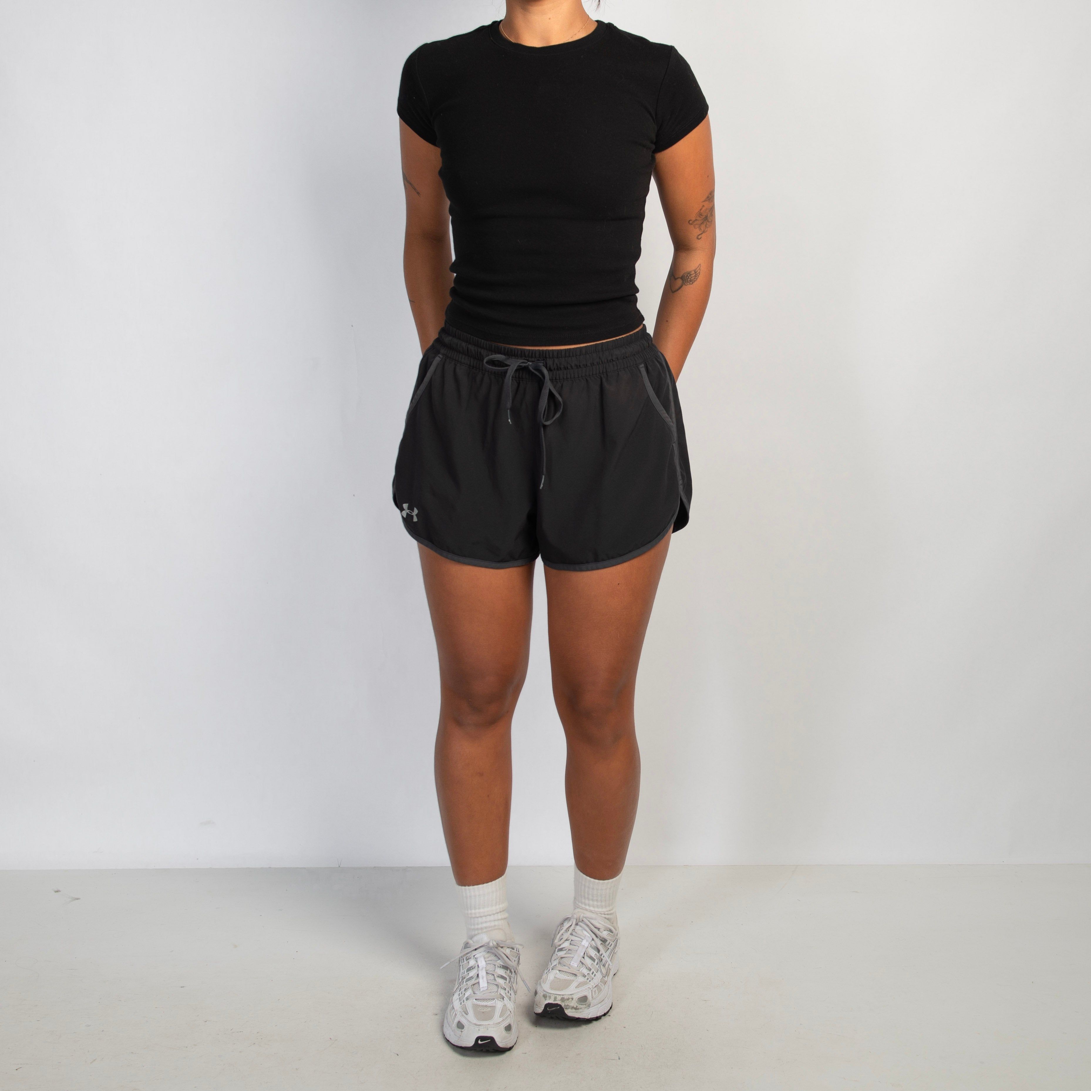BLACK RUN SHORTS