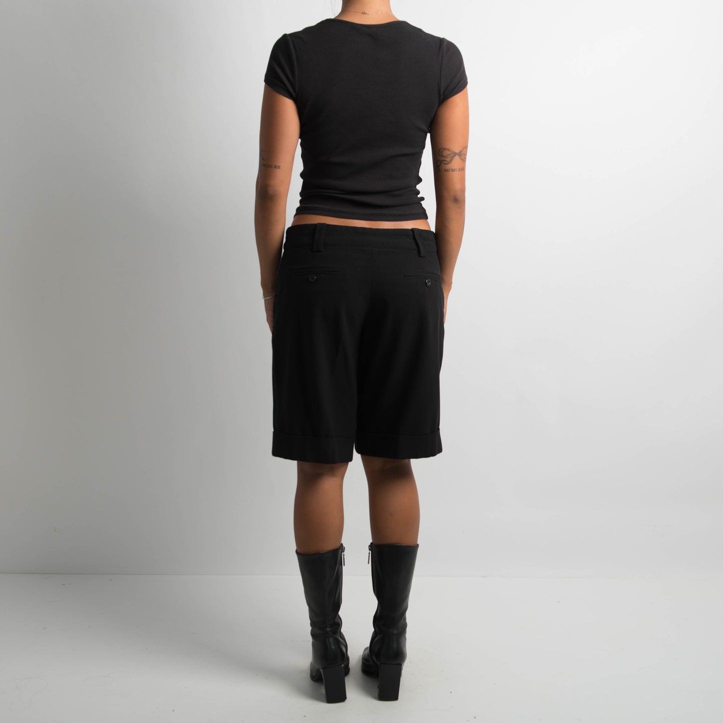 BLACK LONGLINE SHORTS