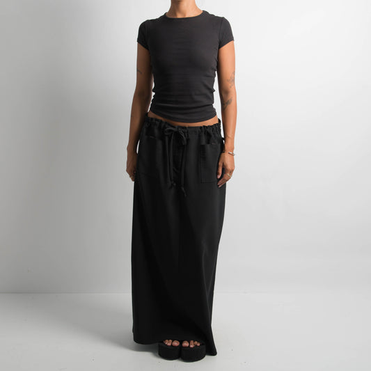 BLACK DRAWSTRING MAXI SKIT