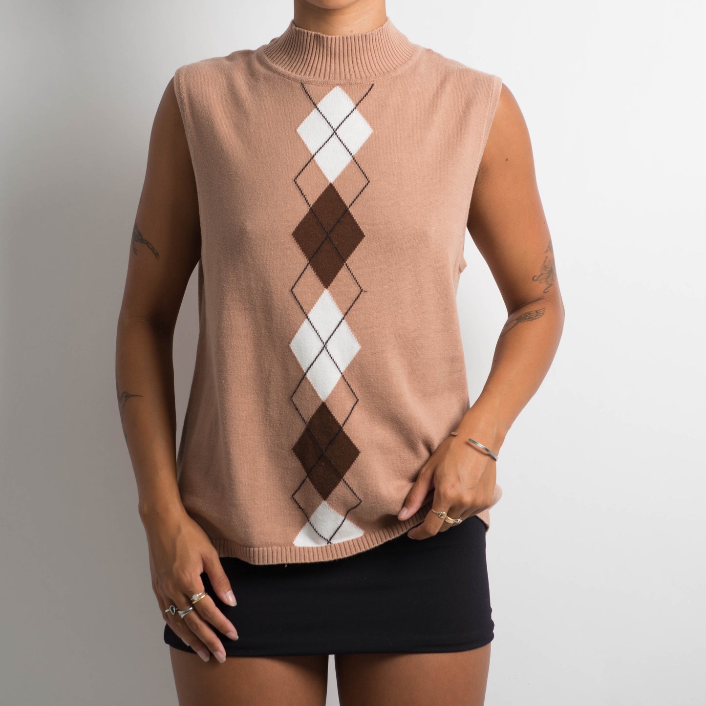 BROWN SLEEVELESS MOCKNECK