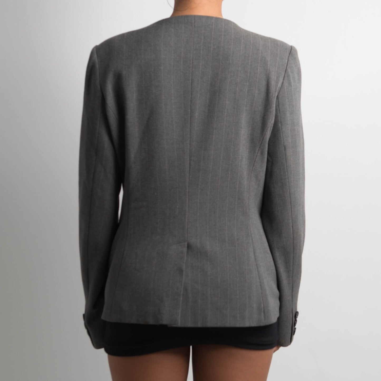 GREY COLLARLESS BLAZER