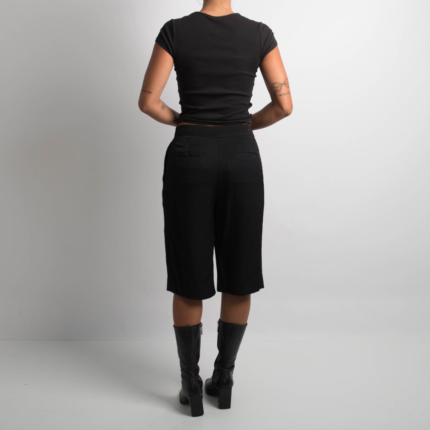 BLACK LONGLINE SHORTS