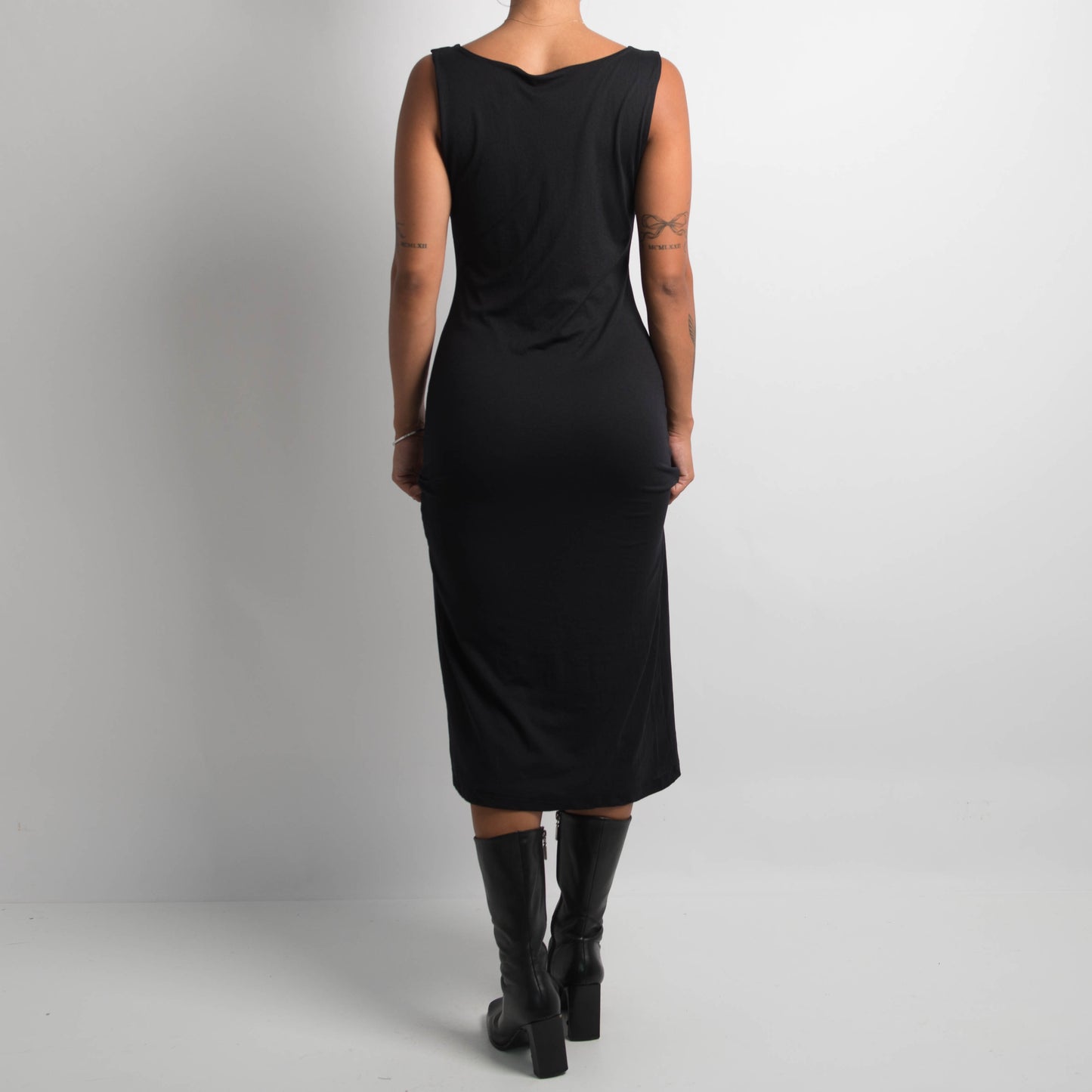 STRETCHY BLACK MIDI DRESS