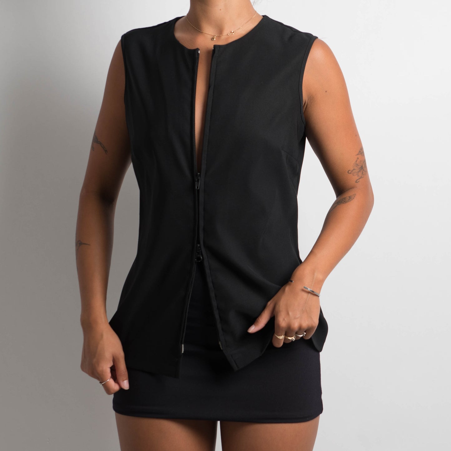 SLEEVELESS DOUBLE ZIP TOP