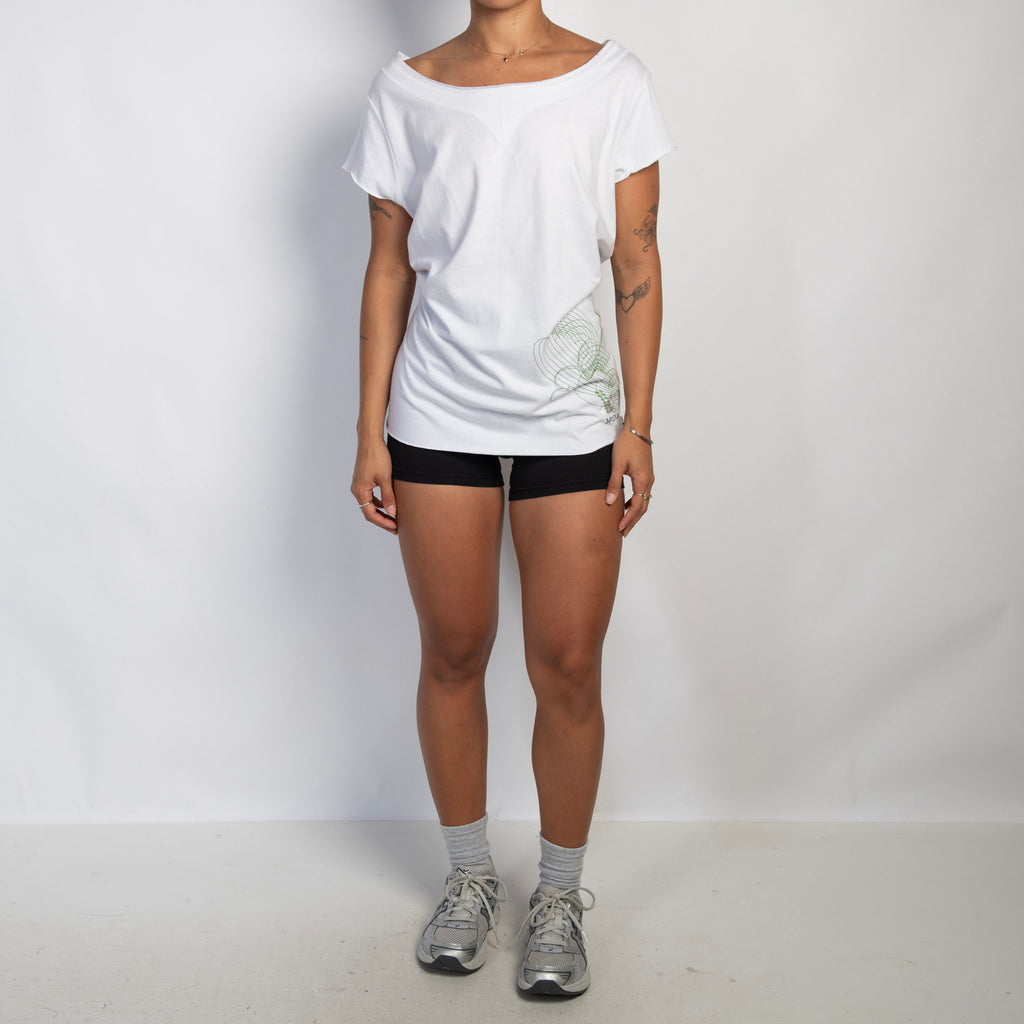 WHITE GRAPHIC TOP