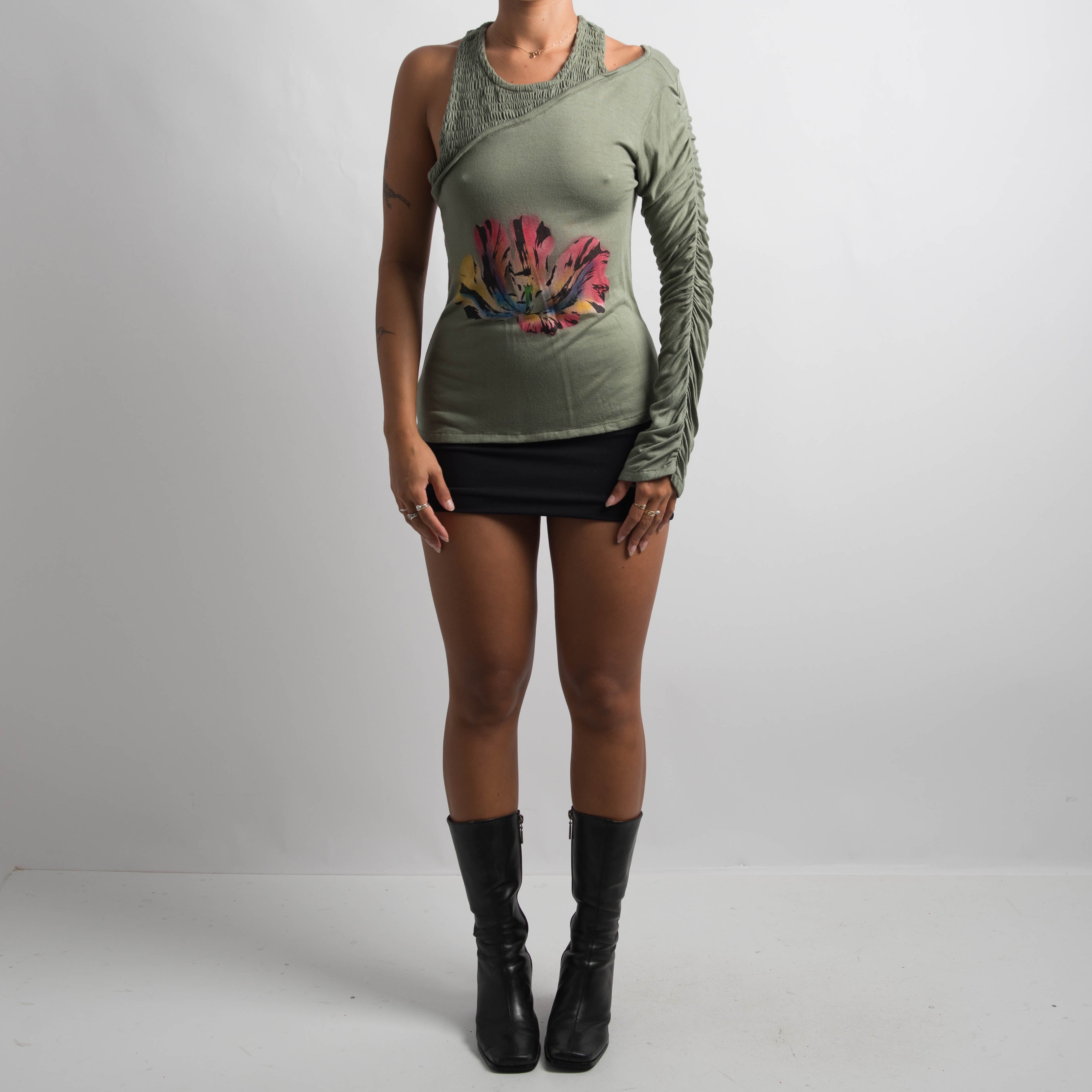 GREEN GRAPHIC ONE SLEEVE TOP