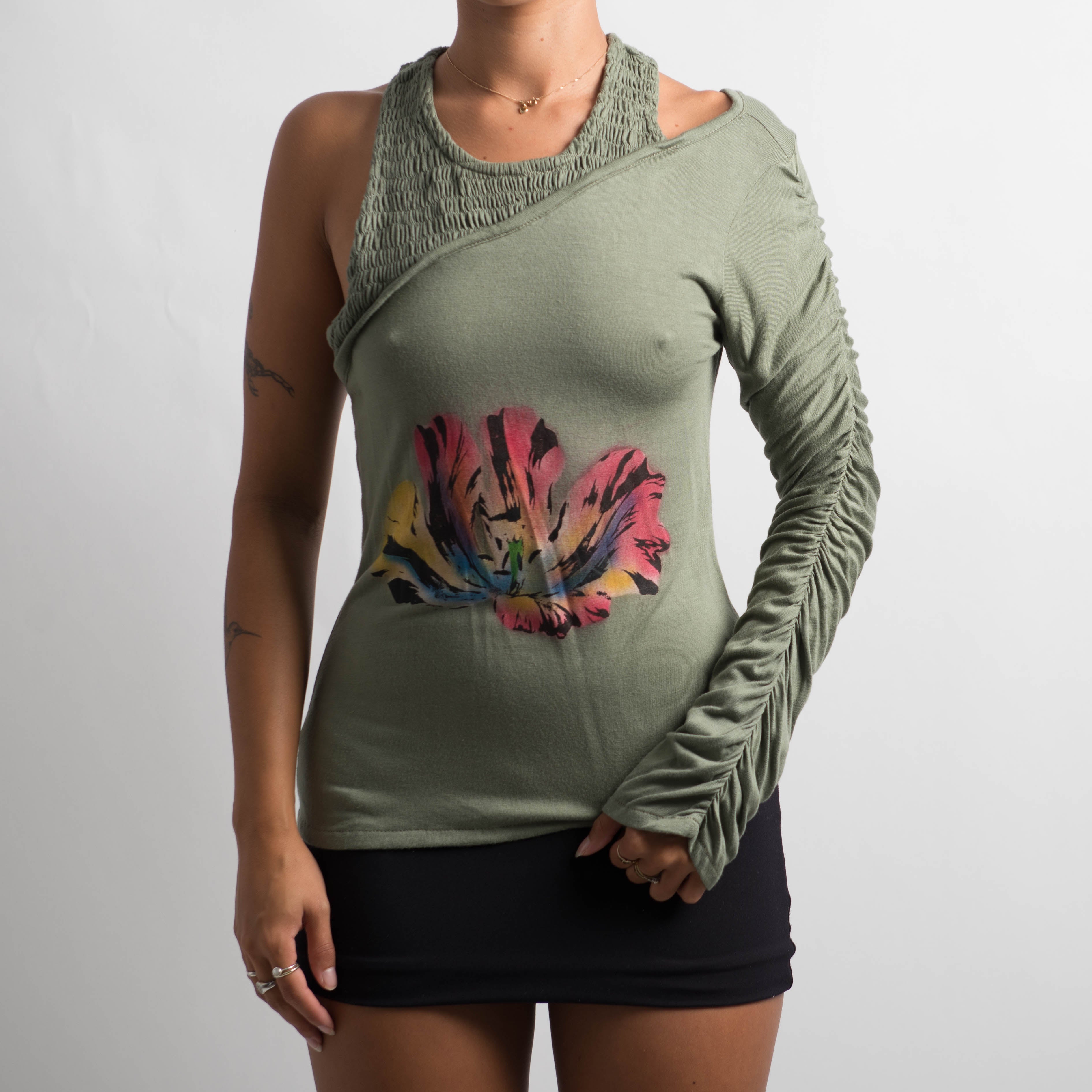 GREEN GRAPHIC ONE SLEEVE TOP