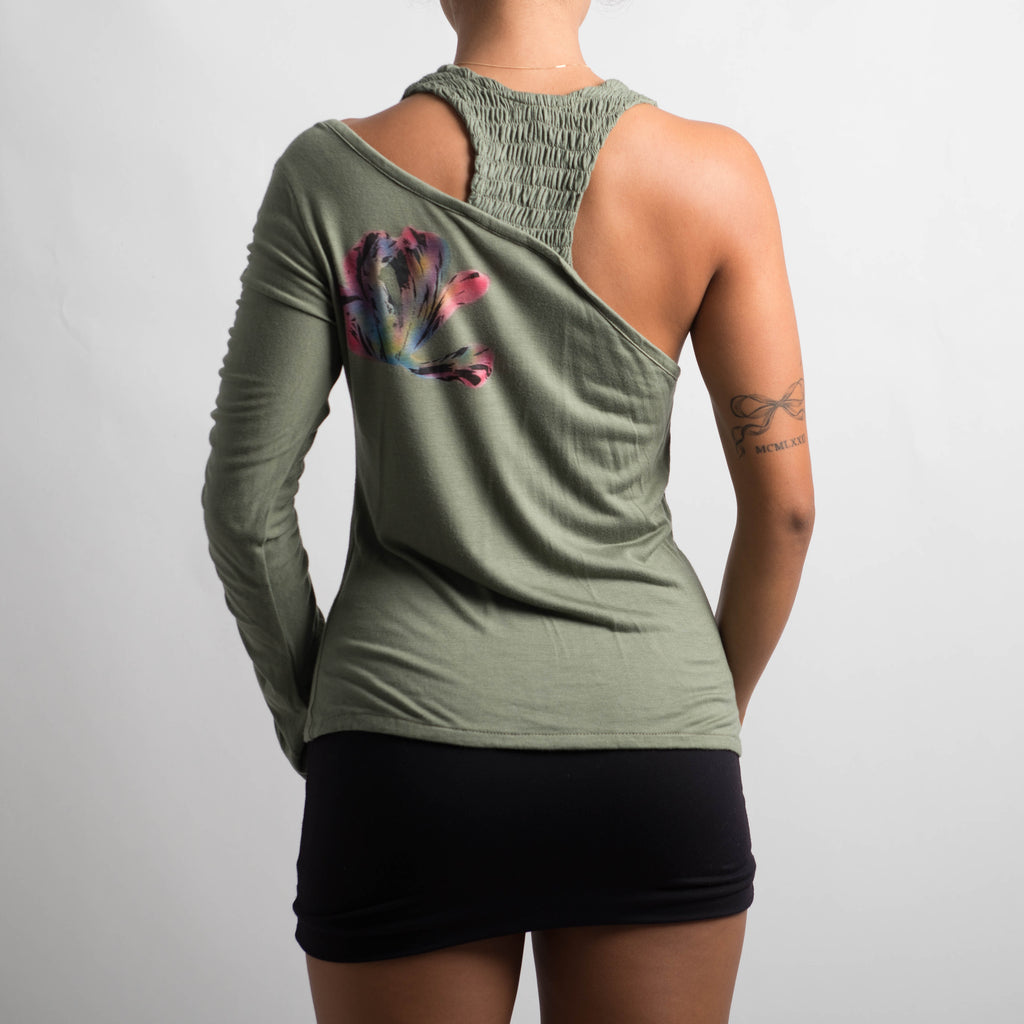 GREEN GRAPHIC ONE SLEEVE TOP