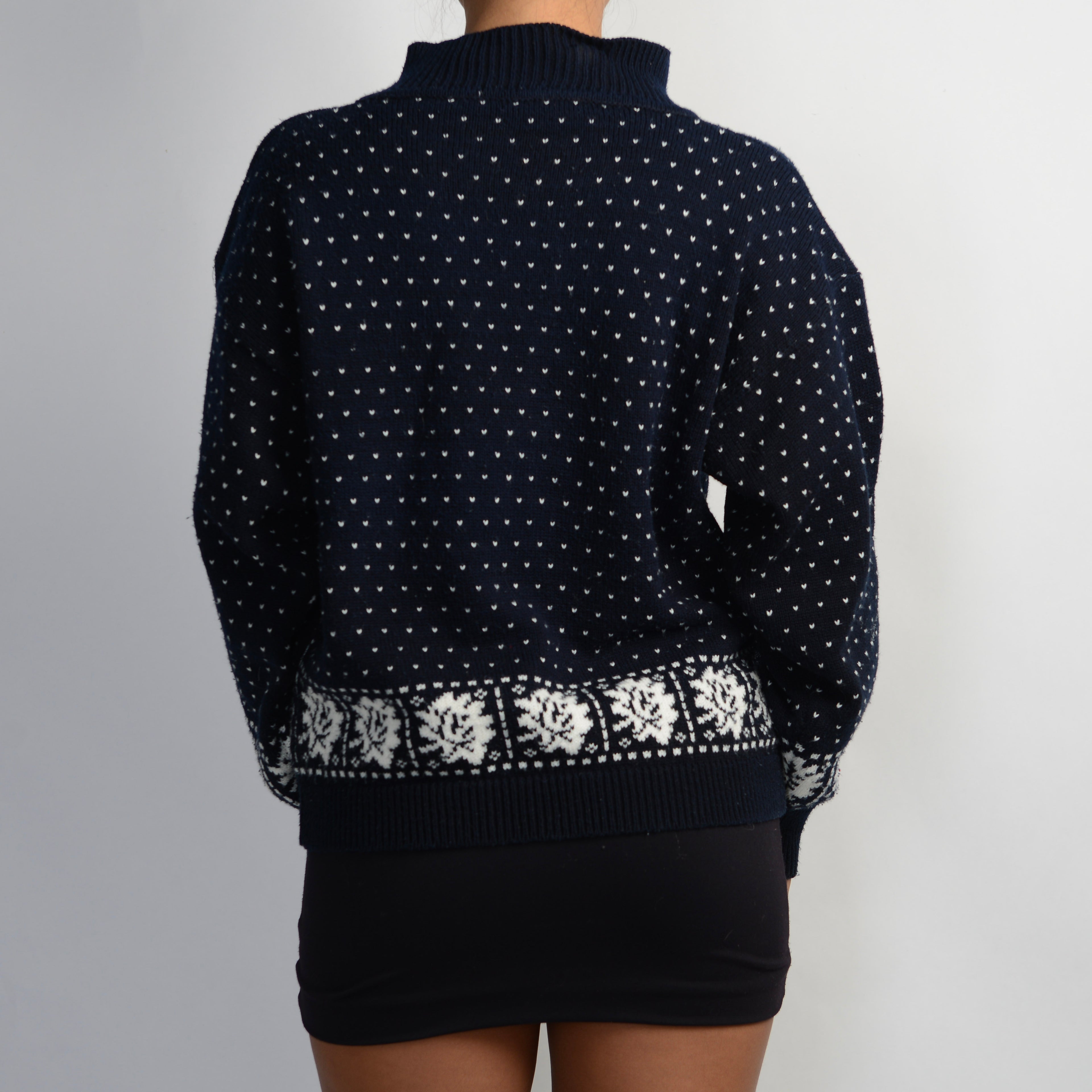 NAVY PATTERN SWEATER