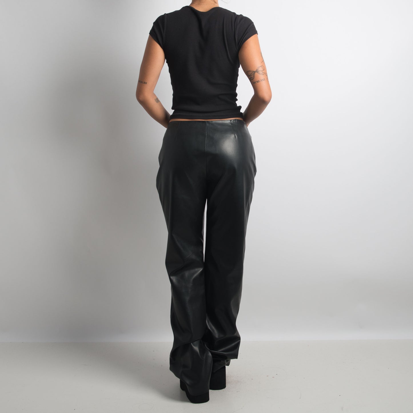 PANTALON EN CUIR NOIR