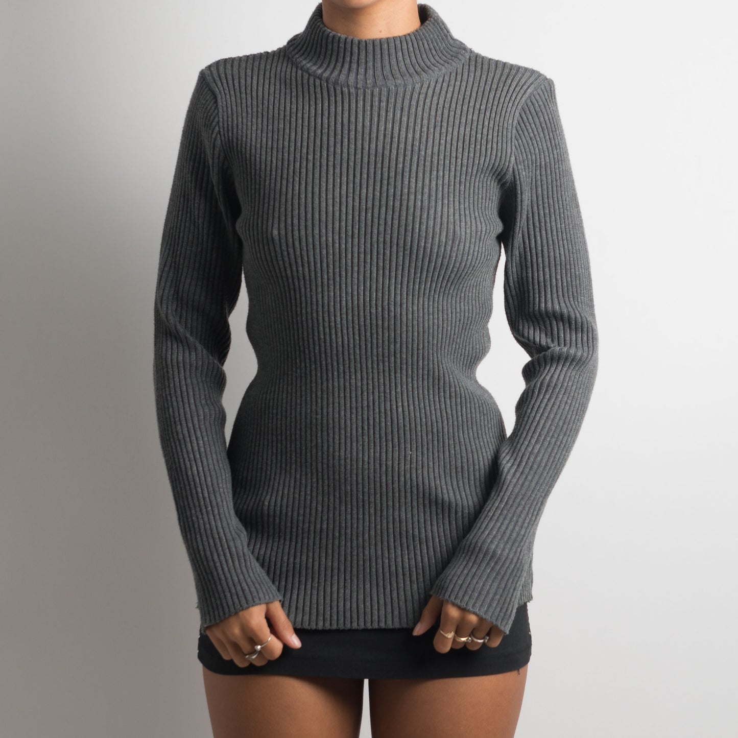 GREY RIBBED MOCKNECK