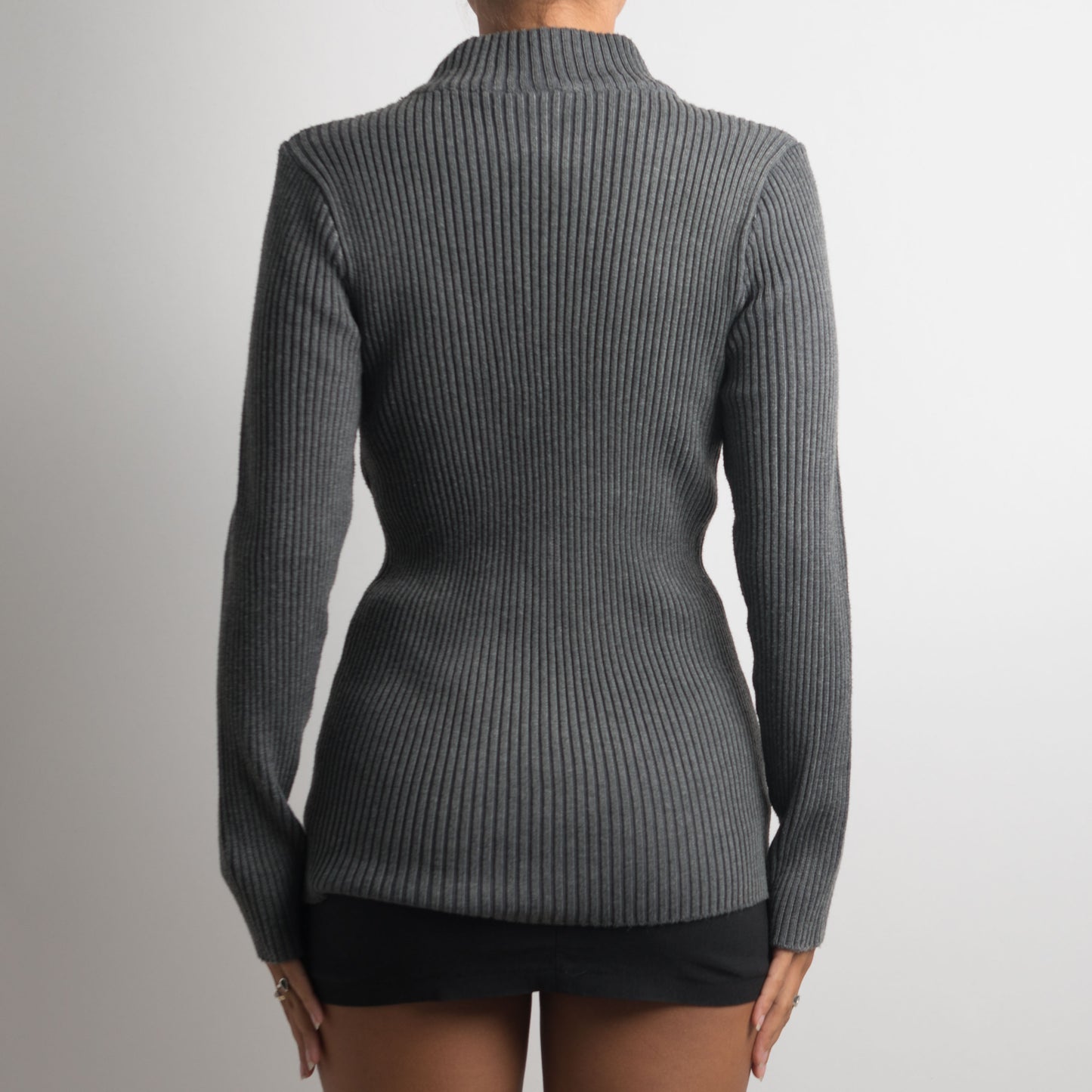 GREY RIBBED MOCKNECK