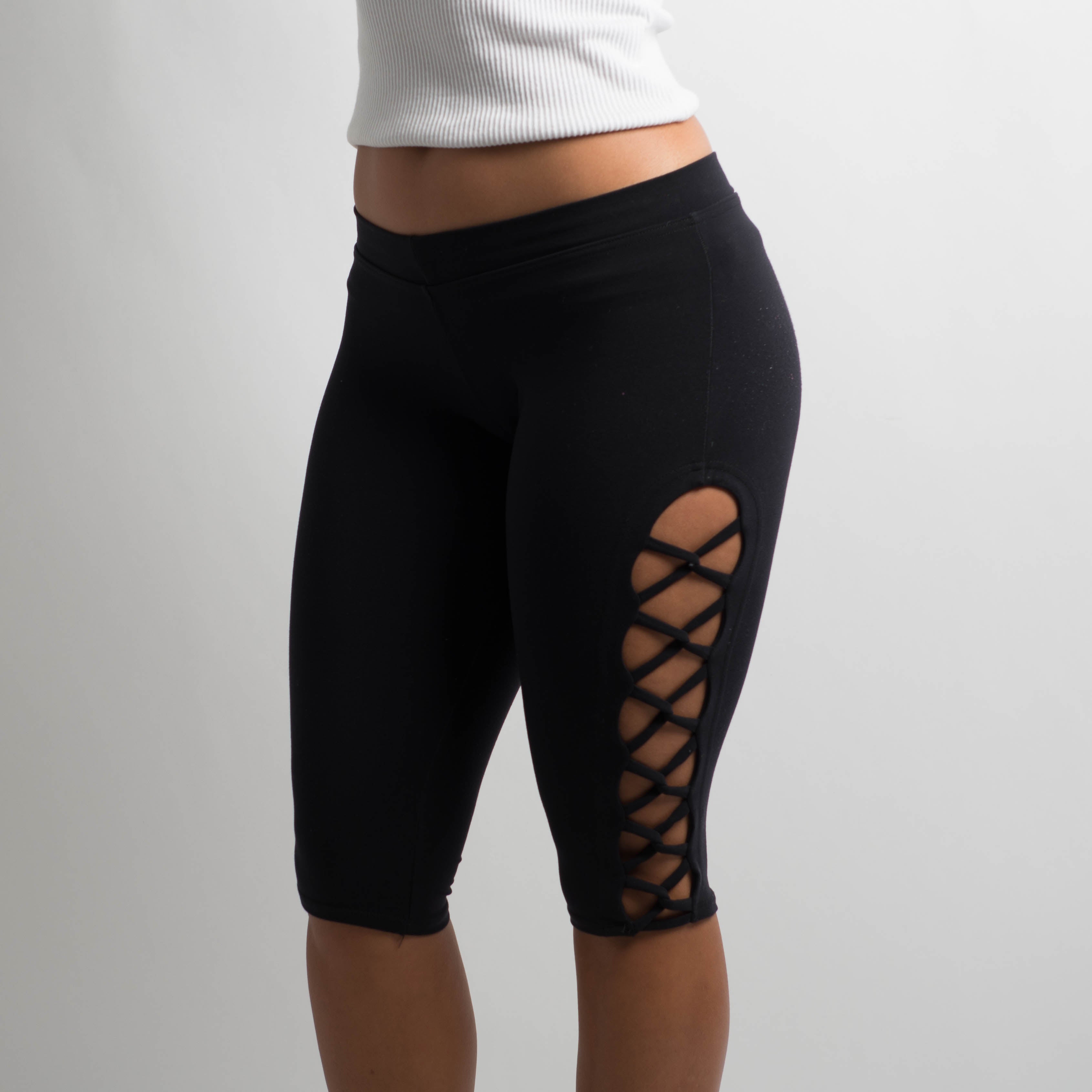 BLACK KNEE LENGTH TIGHTS