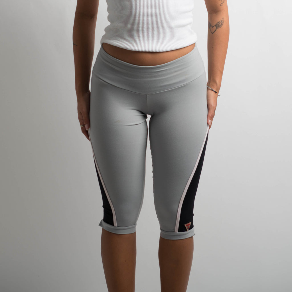 GREY KNEE LENGTH TIGHTS