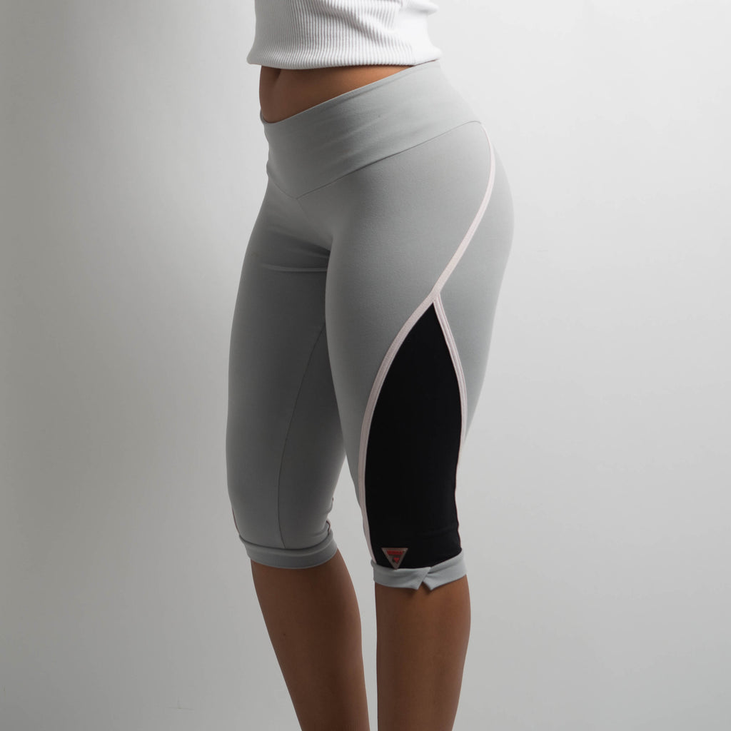 GREY KNEE LENGTH TIGHTS