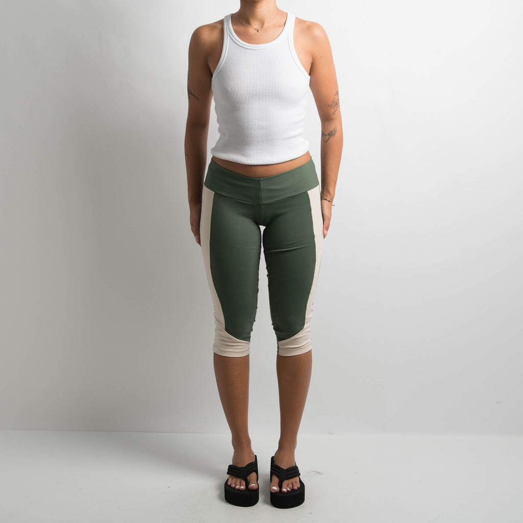 GREEN KNEE LENGTH TIGHTS