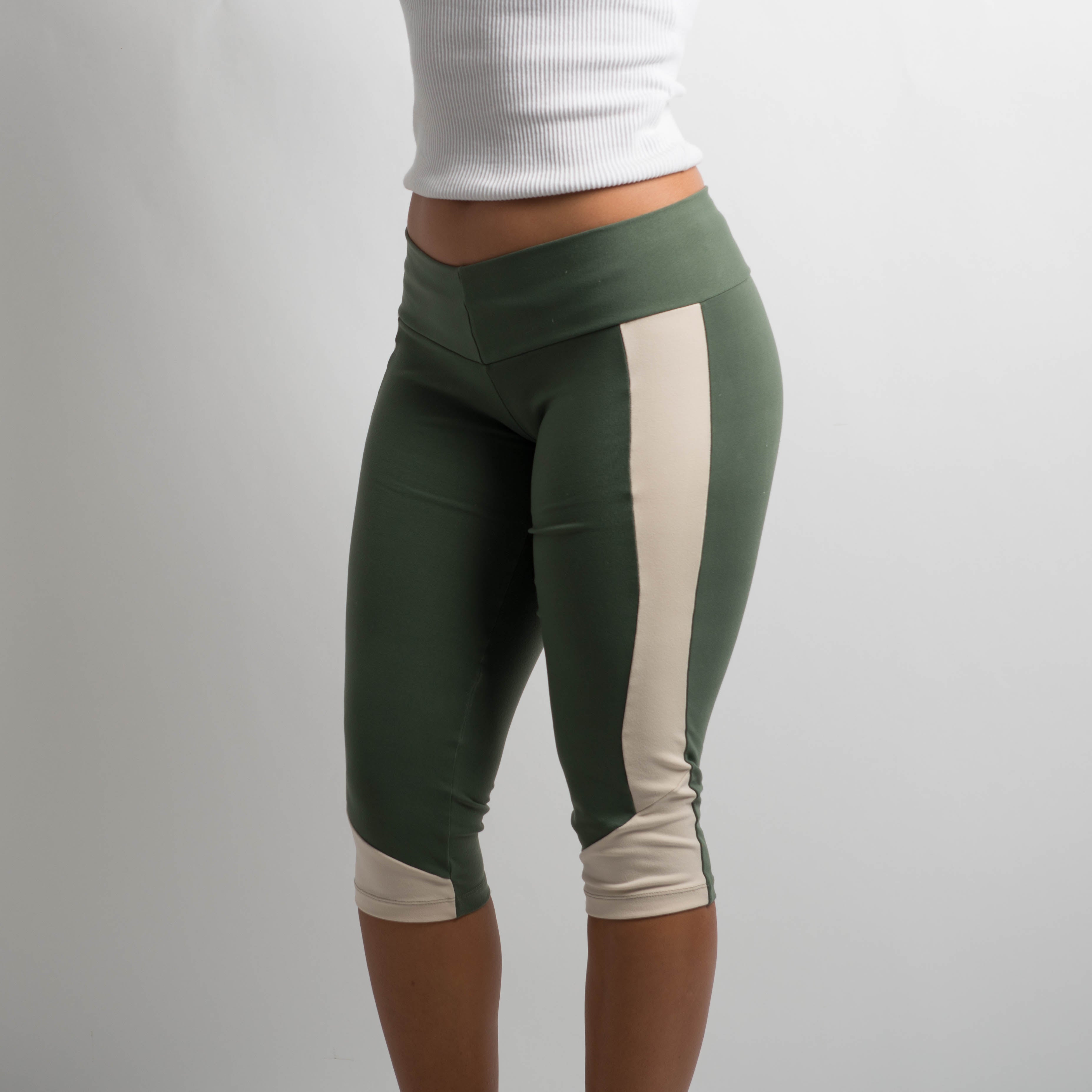 GREEN KNEE LENGTH TIGHTS