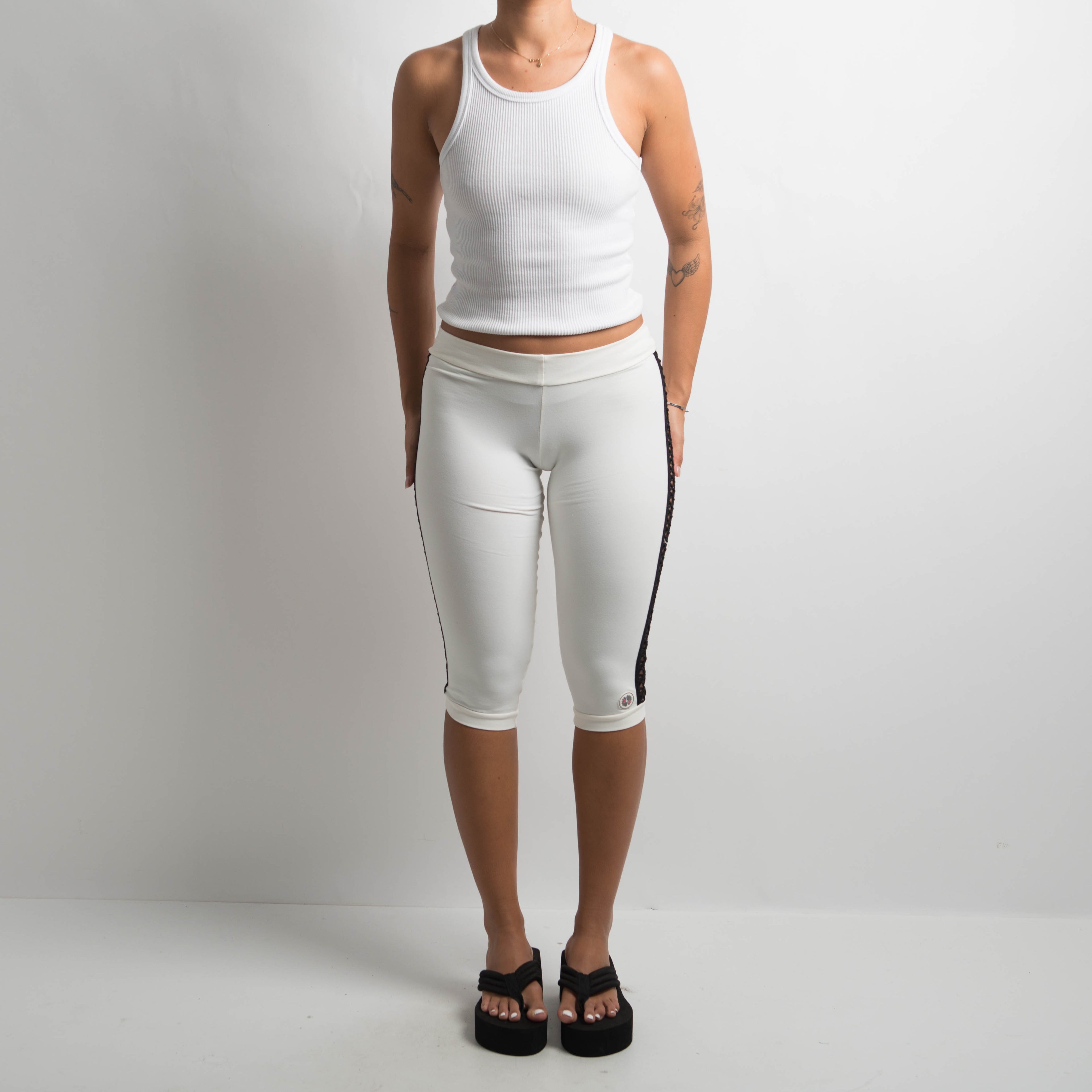 WHITE KNEE LENGTH TIGHTS