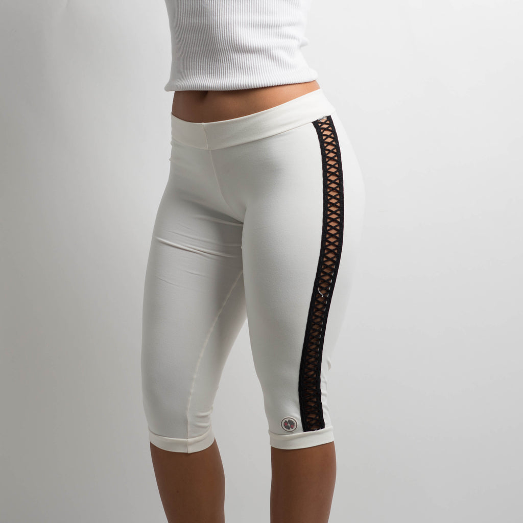 WHITE KNEE LENGTH TIGHTS