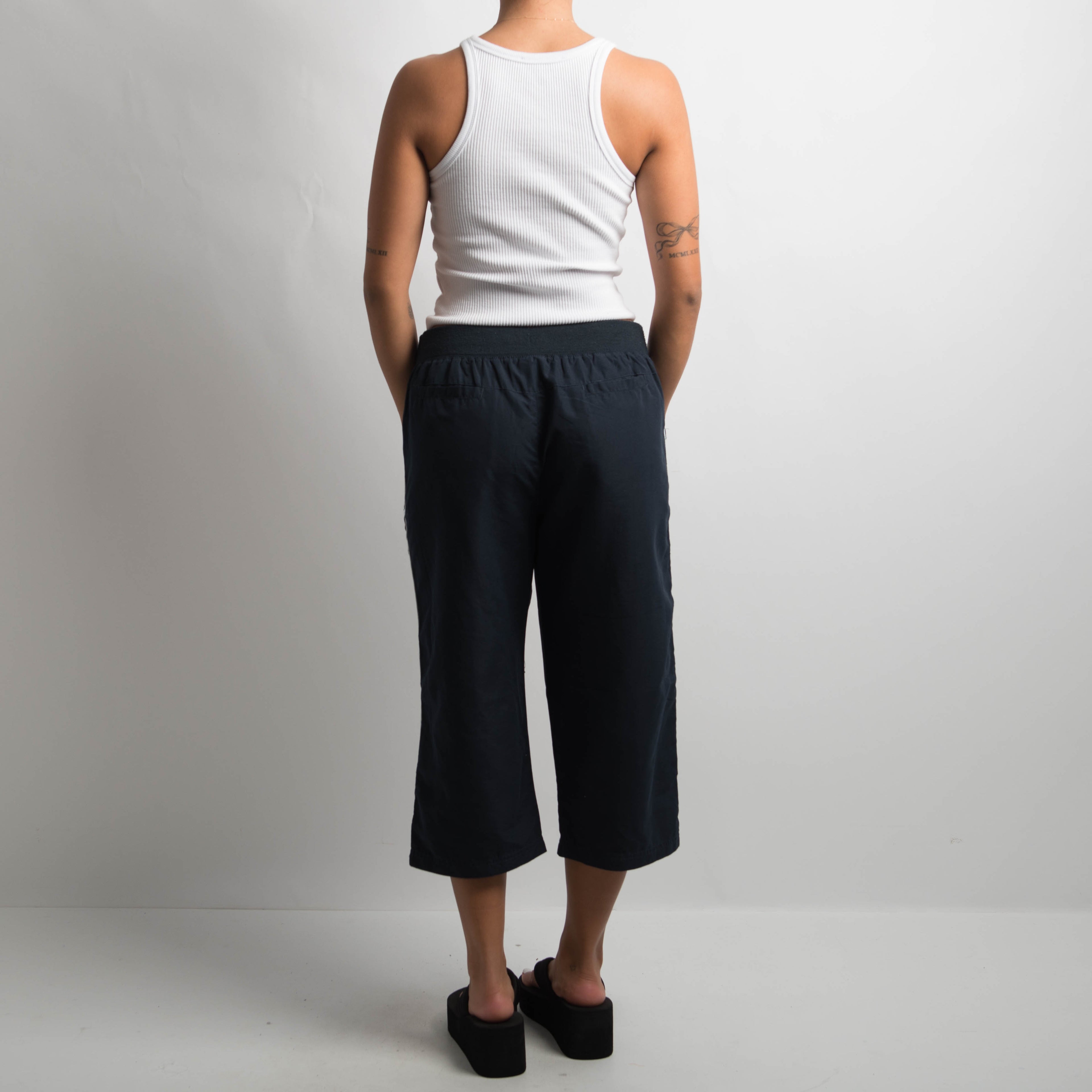 NAVY CROP PANTS