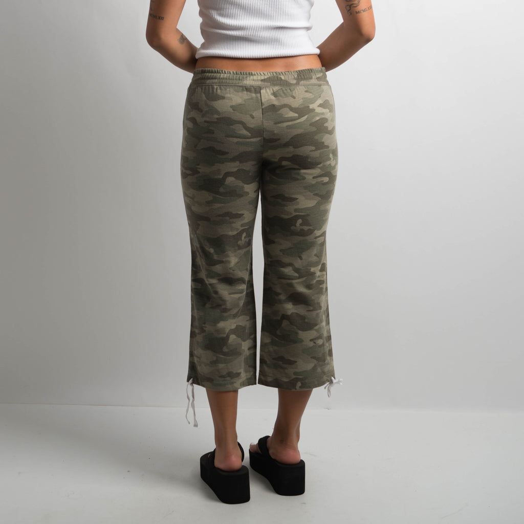 CAMOUFLAGE CROP PANTS