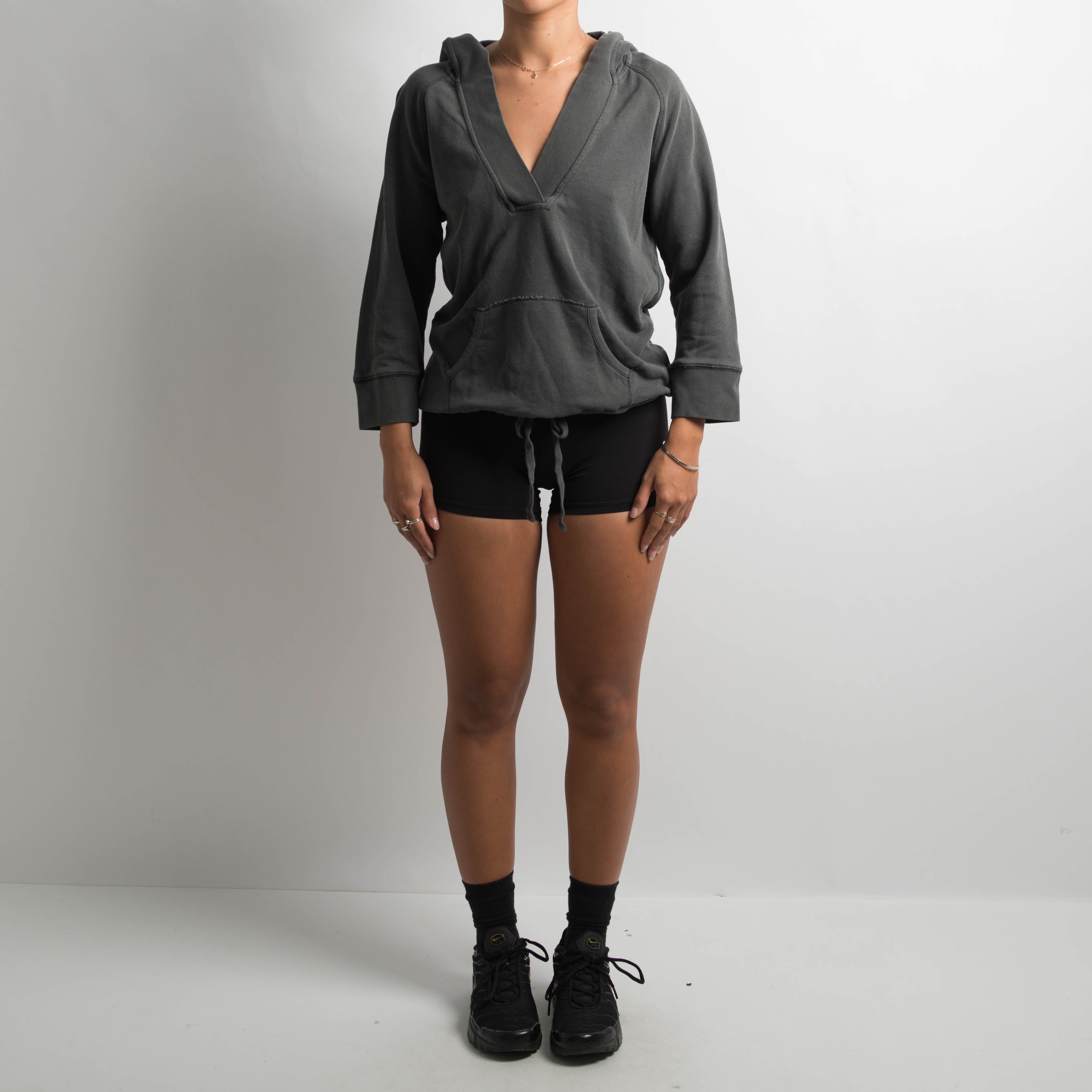 CHARCOAL DEEP V SWEATER