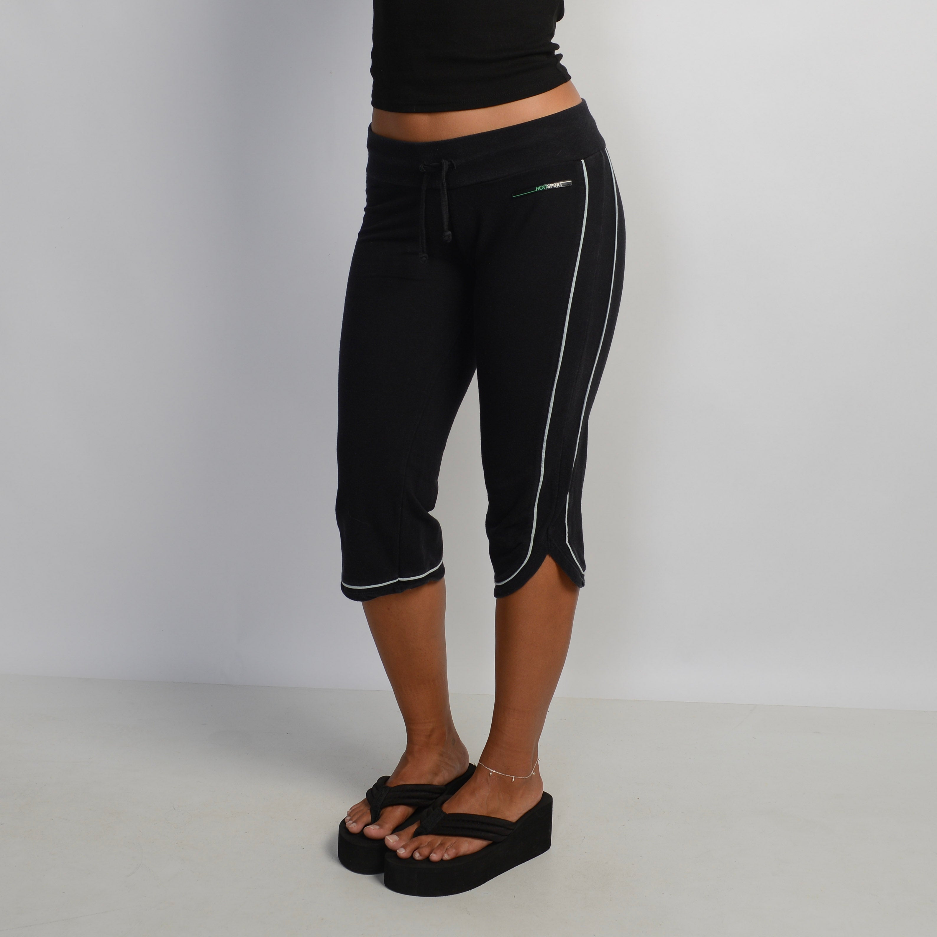 BLACK CAPRI LOUNGE PANTS