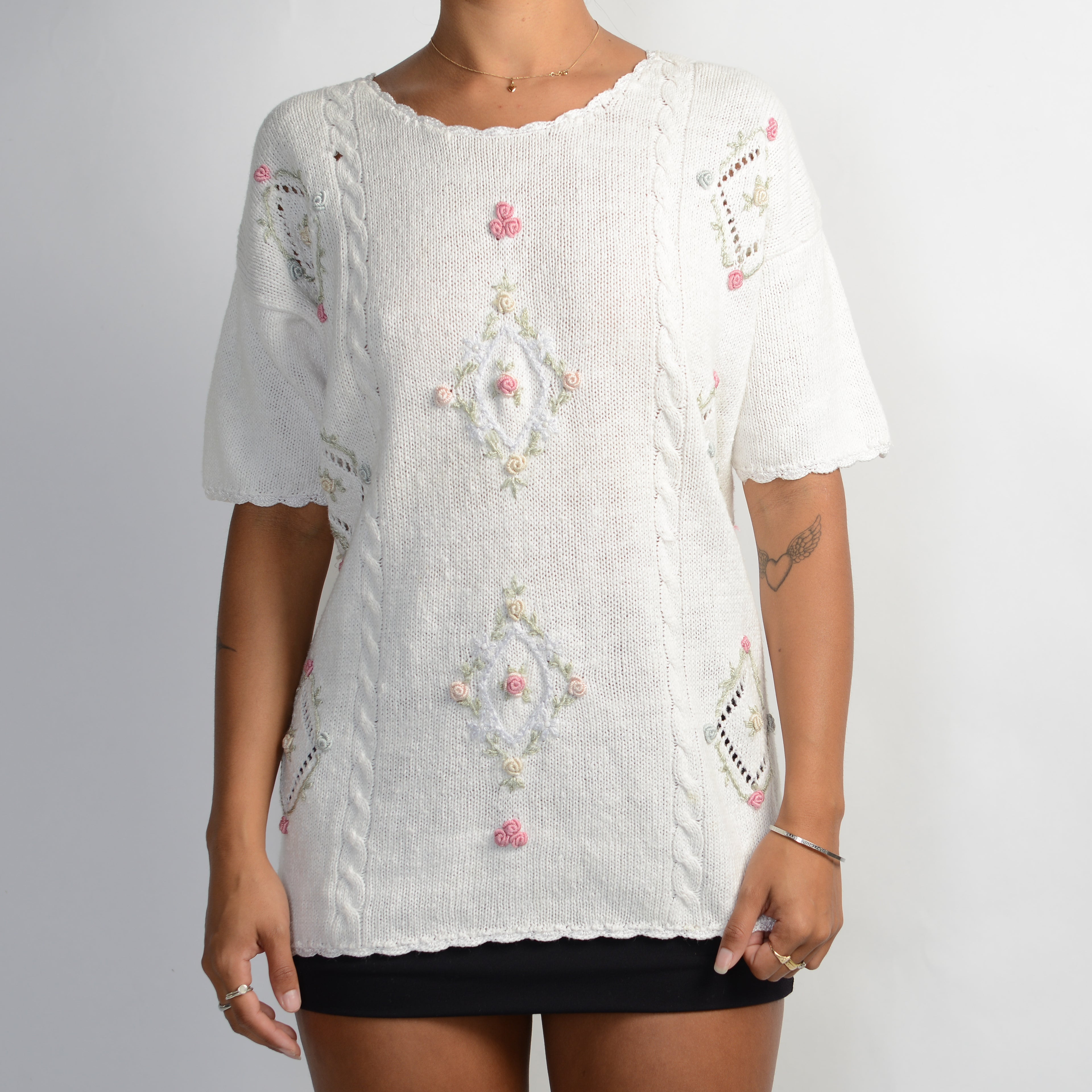 KNIT EMBROIDERED TOP