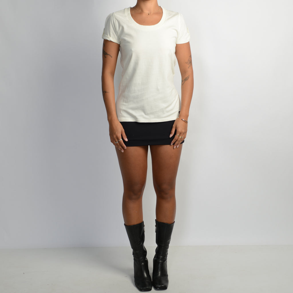 CREAM SCOOP NECK TEE