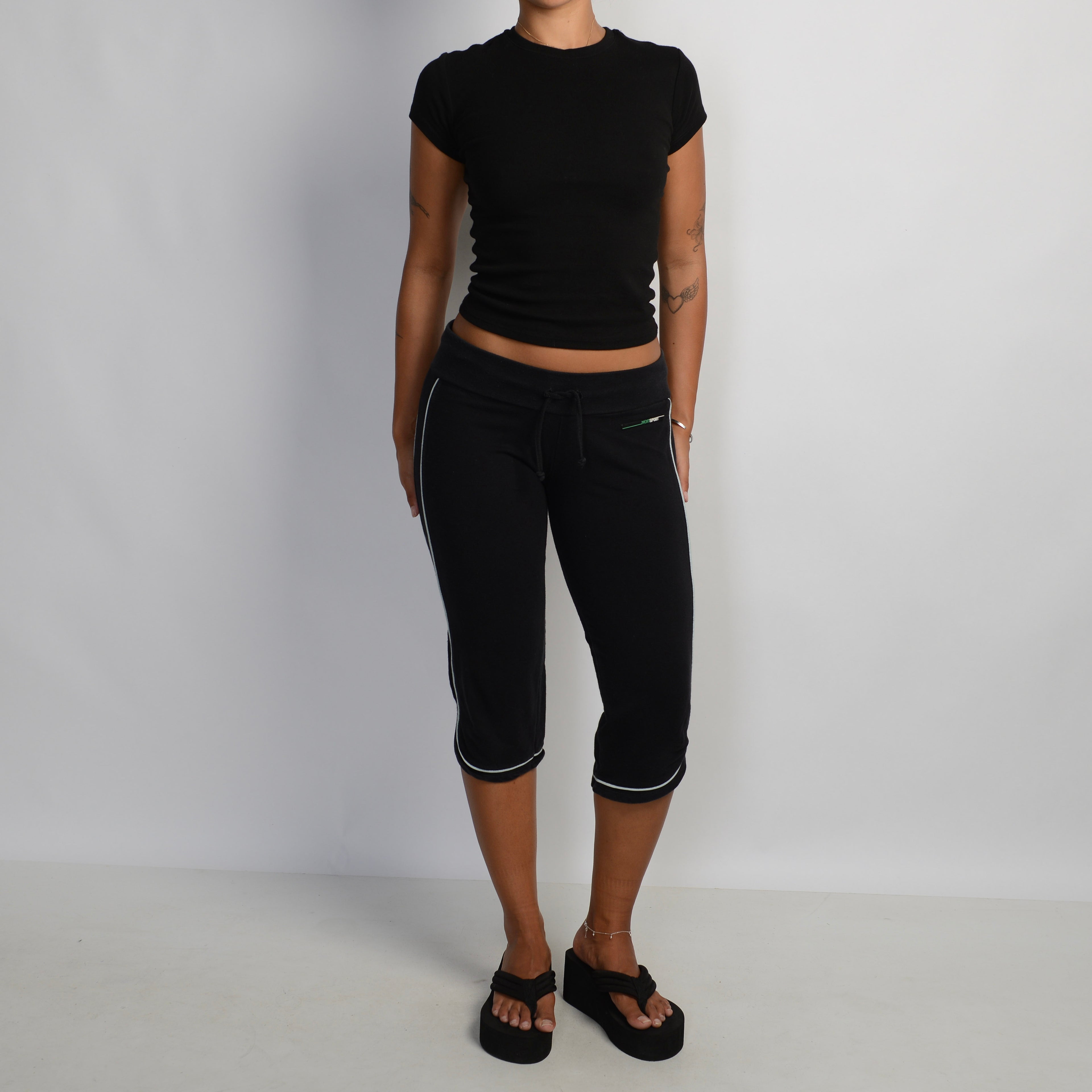 BLACK CAPRI LOUNGE PANTS