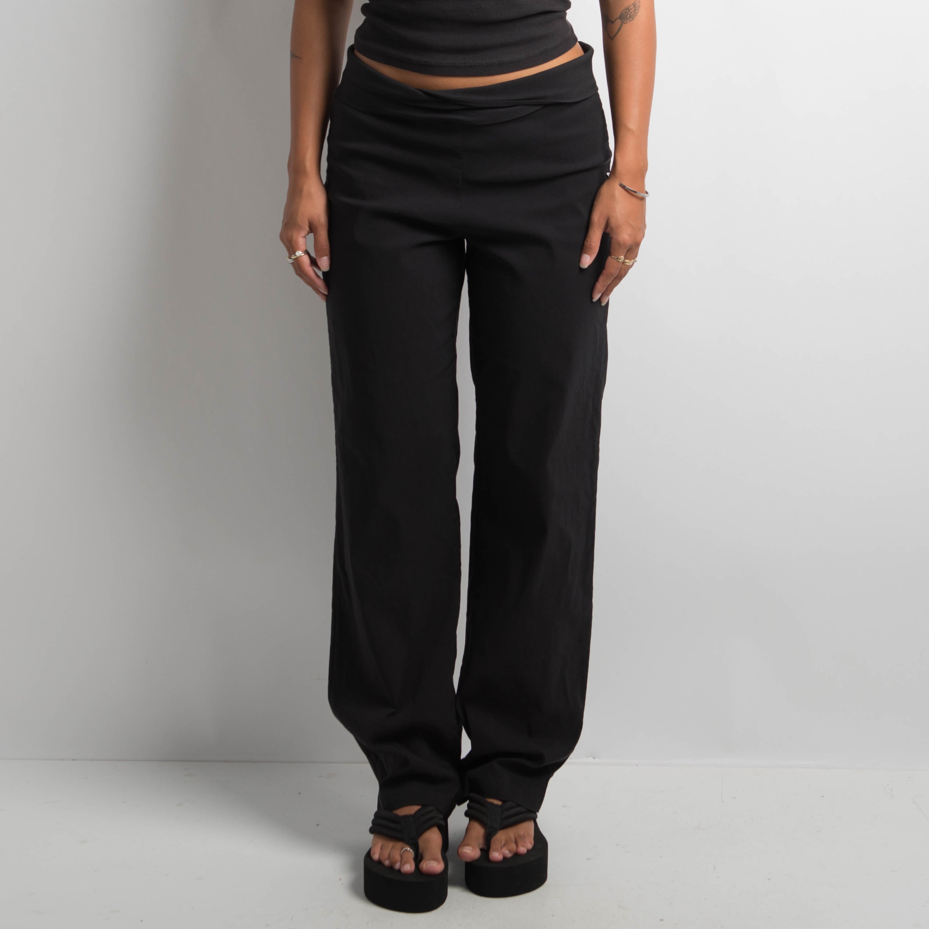 V FRONT STRETCH PANTS