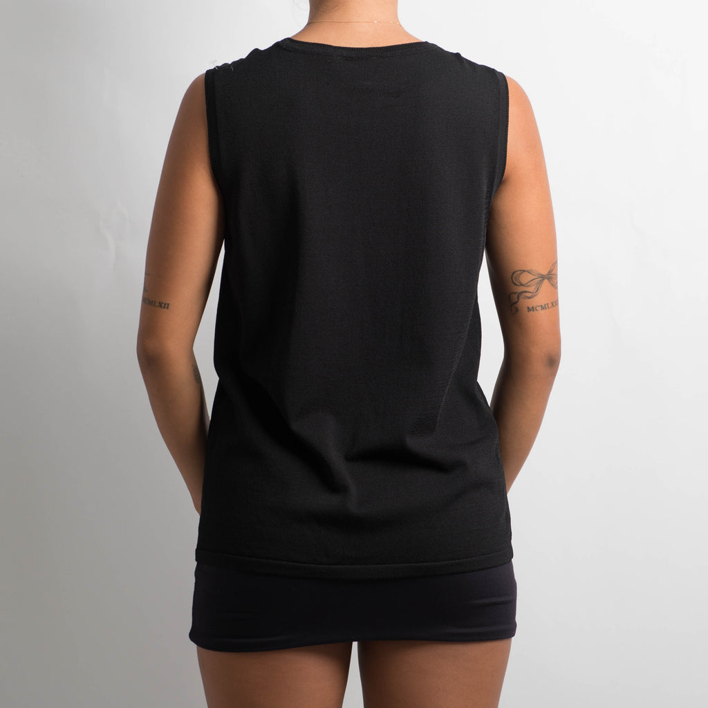 BLACK SLEEVELESS TOP