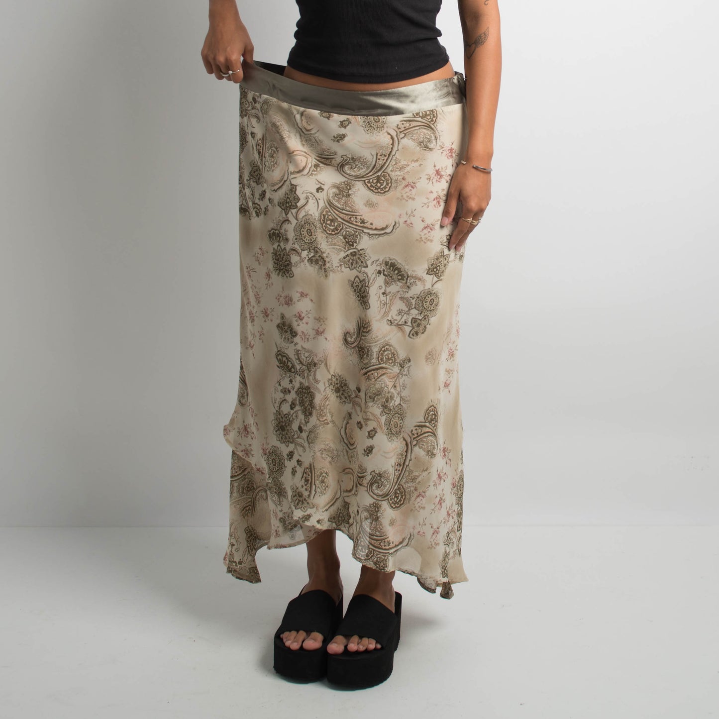 CREAM PAISLEY LONGLINE SKIRT