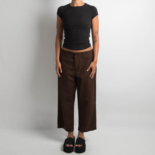 BROWN CROPPED CARGO PANTS