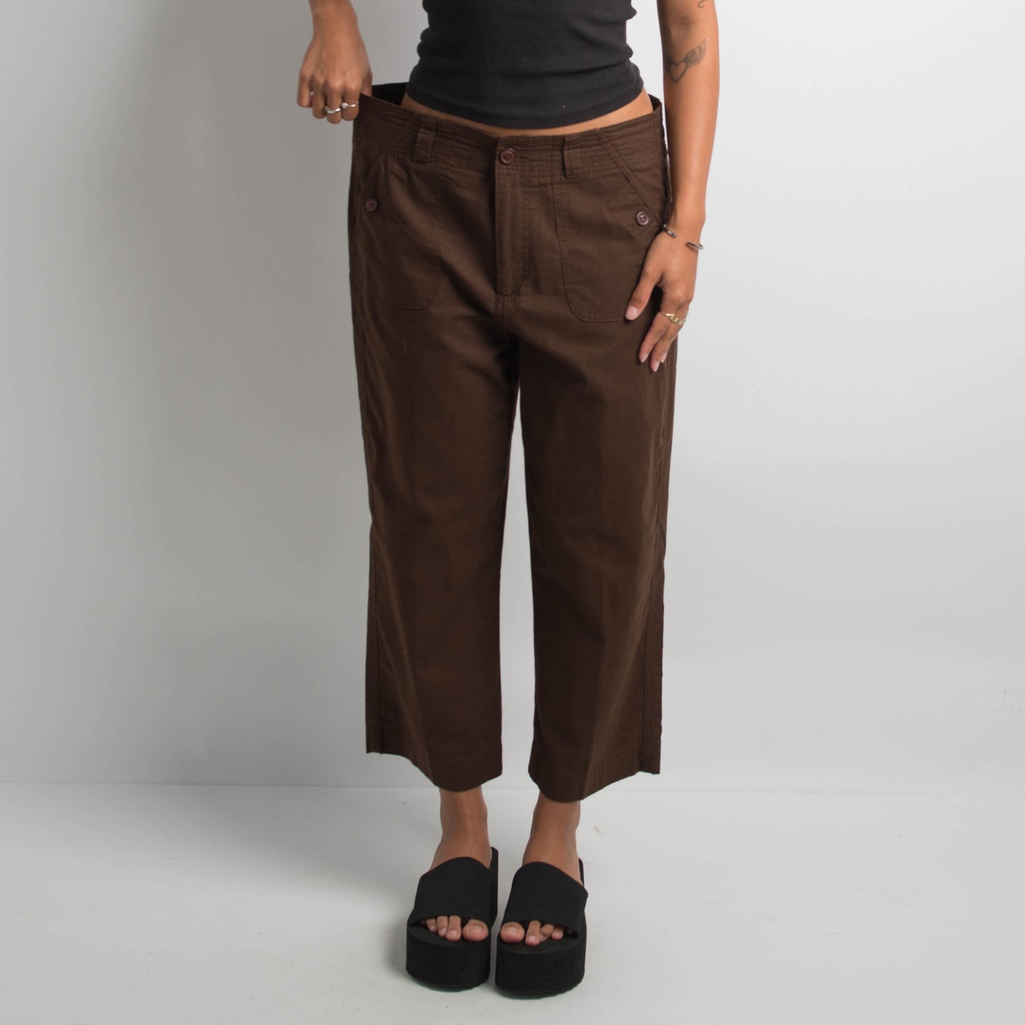 BROWN CROPPED CARGO PANTS