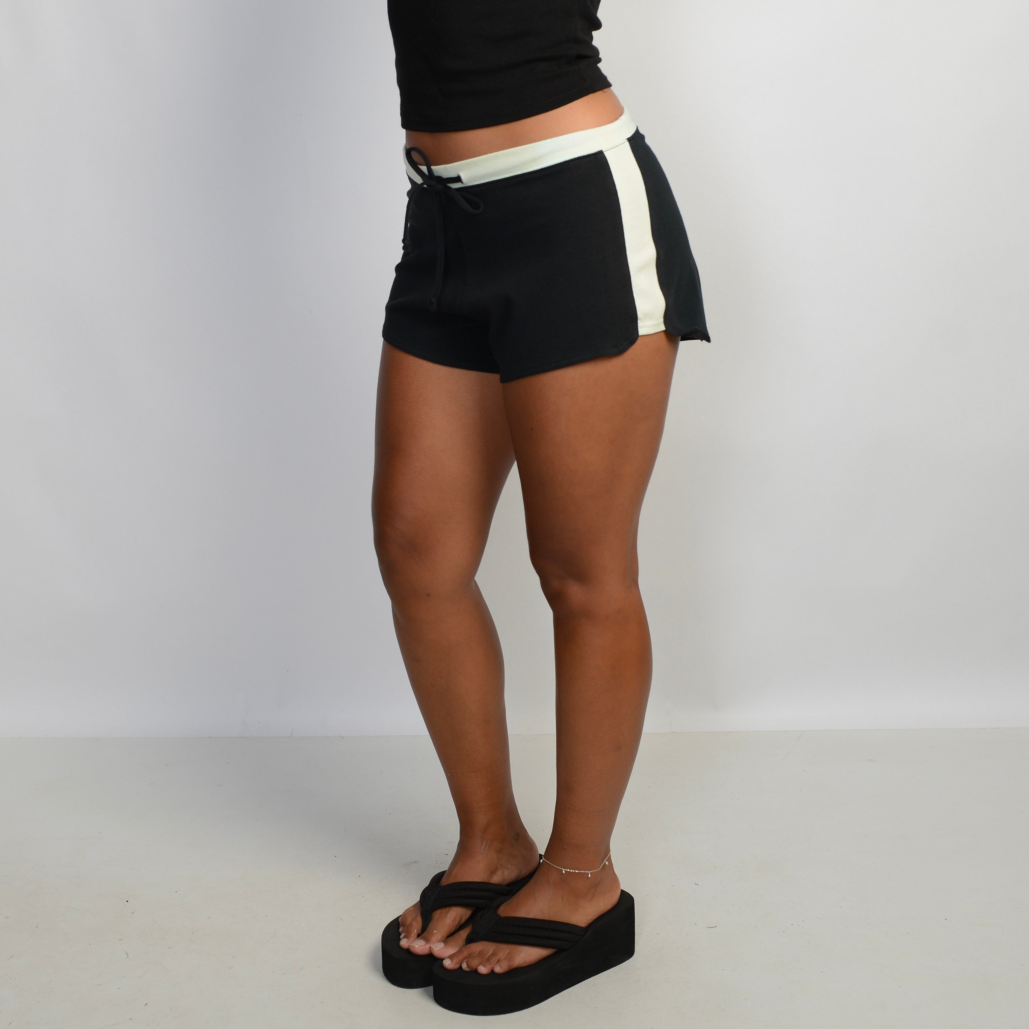 CONTRAST DRAWSTRING SHORTS