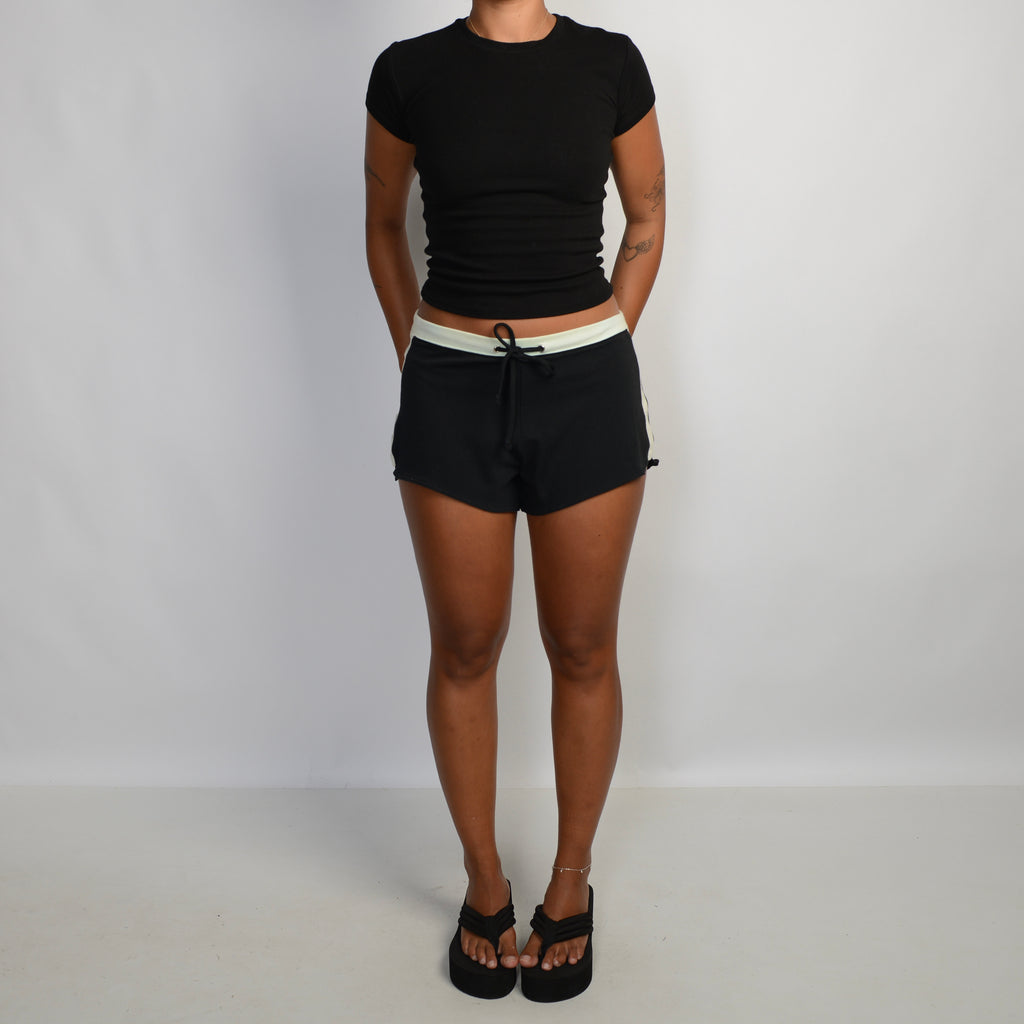 CONTRAST DRAWSTRING SHORTS