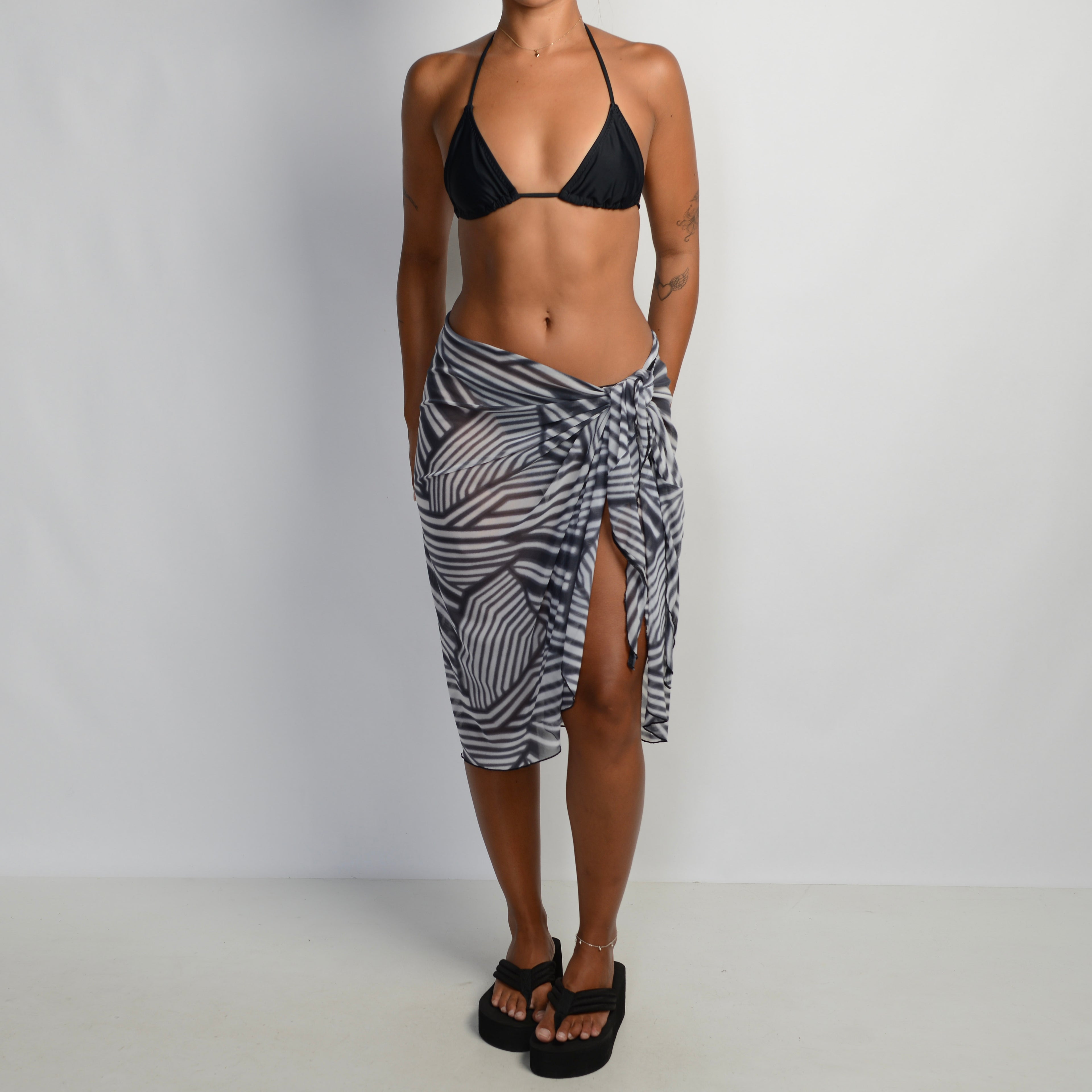 GREY PATTERN MESH SARONG