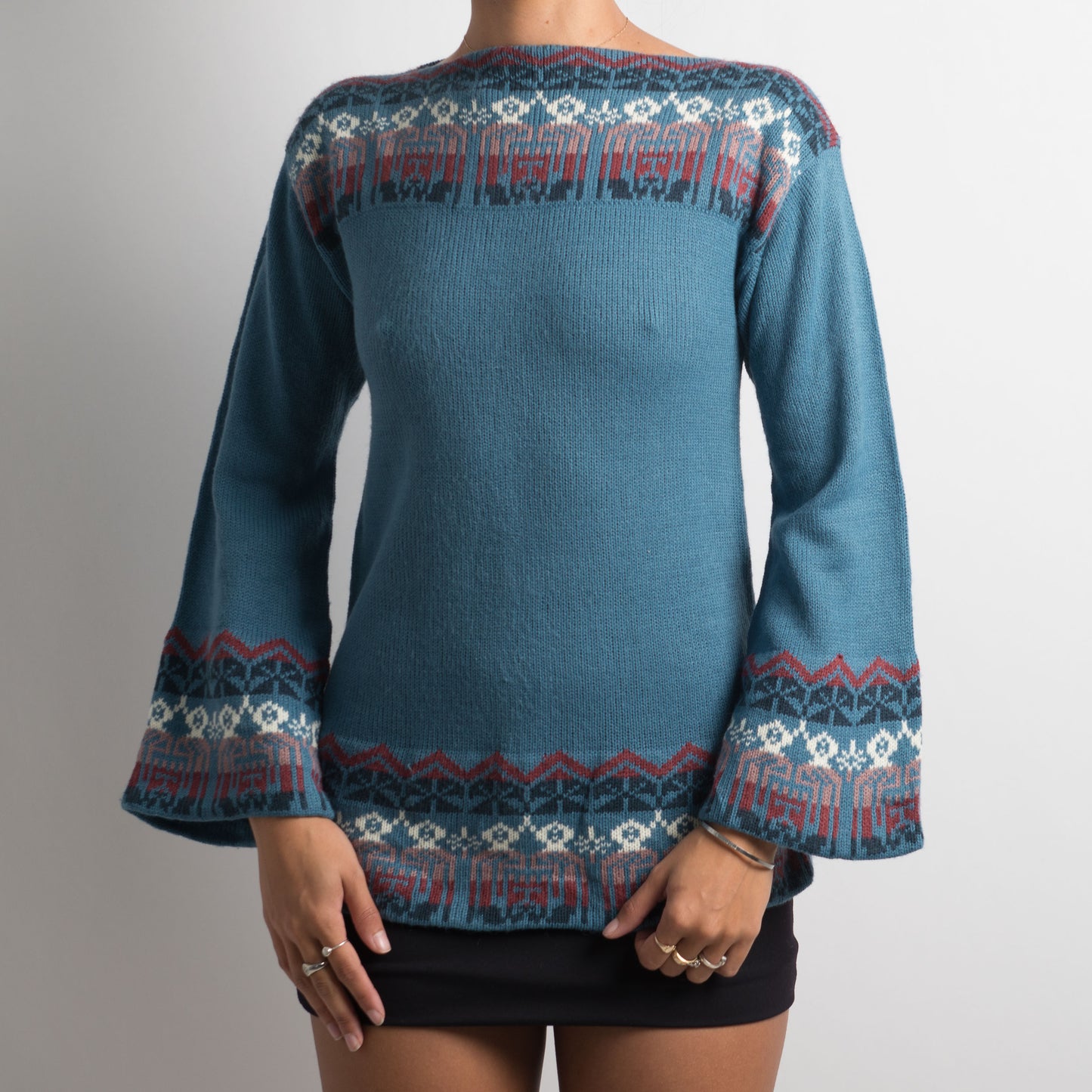 BLUE PATTERNED KNIT SWEATER