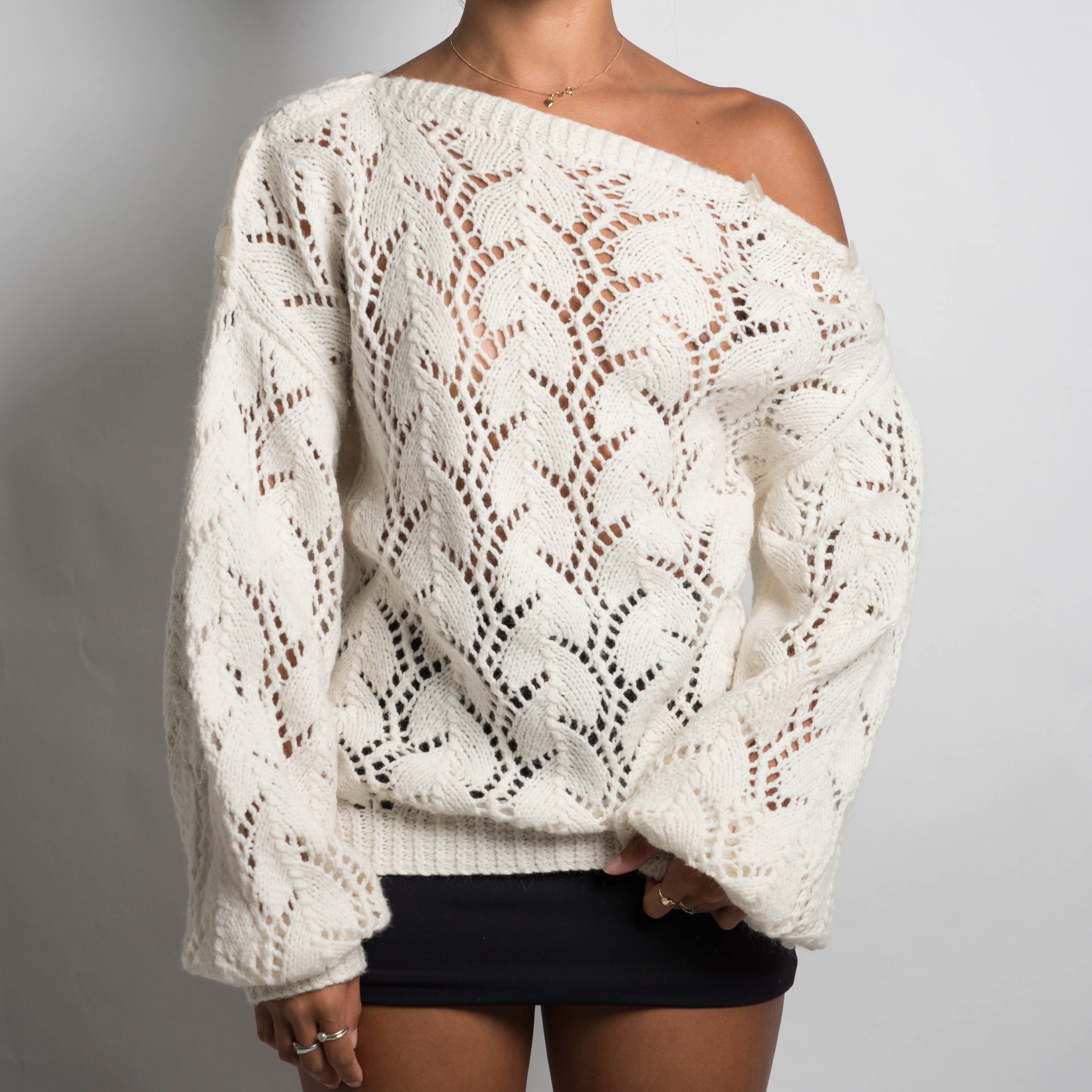 CREAM LOOSE KNIT SWEATER